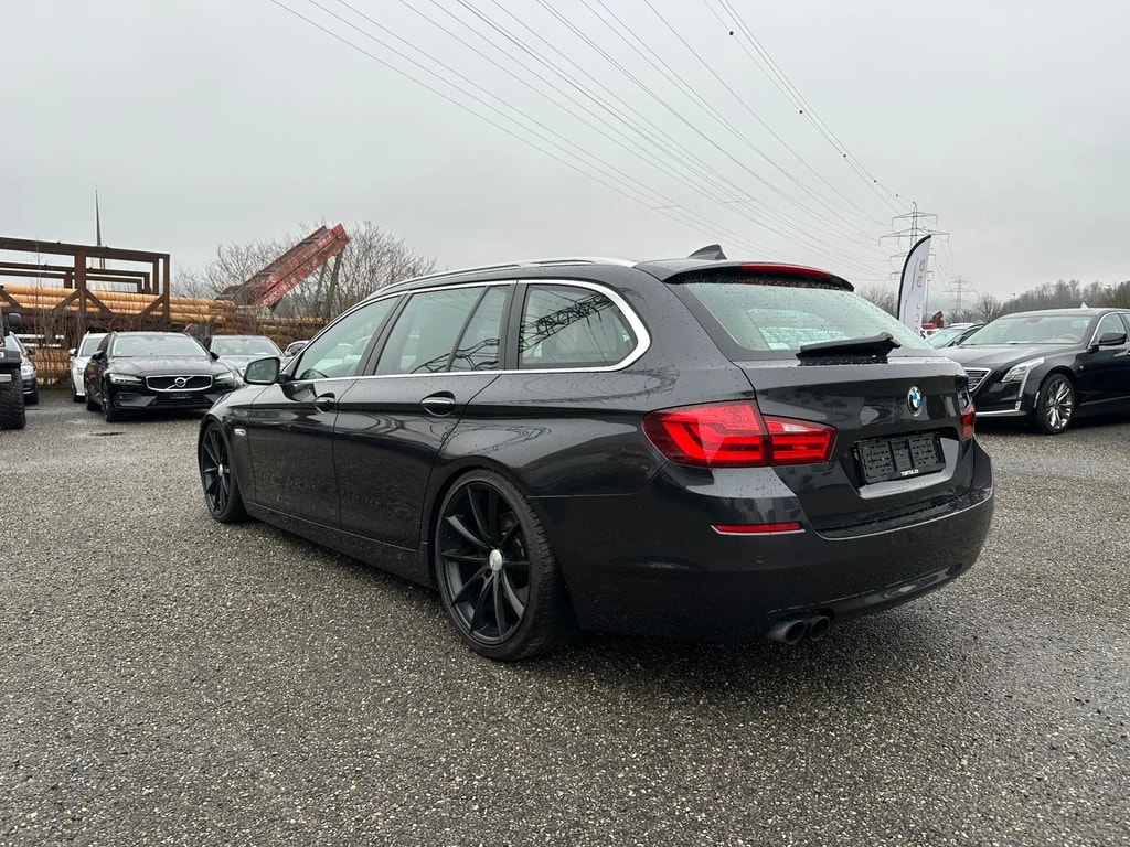 BMW 528i xDrive Touring Steptronic-image-3