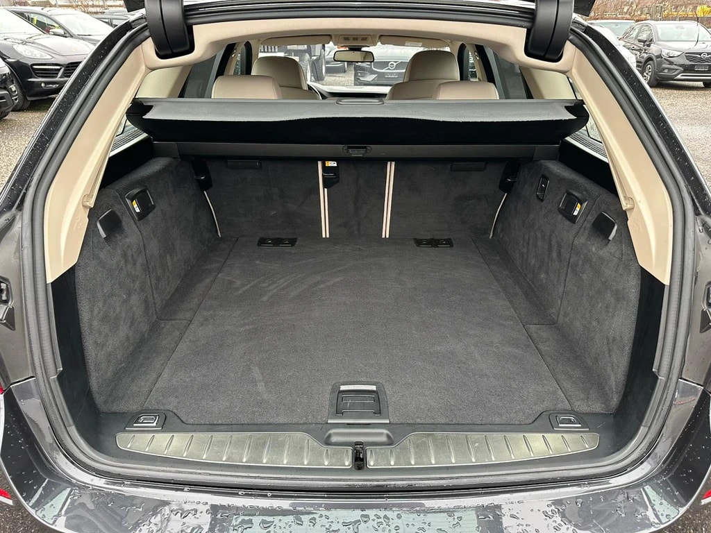 BMW 528i xDrive Touring Steptronic-image-11