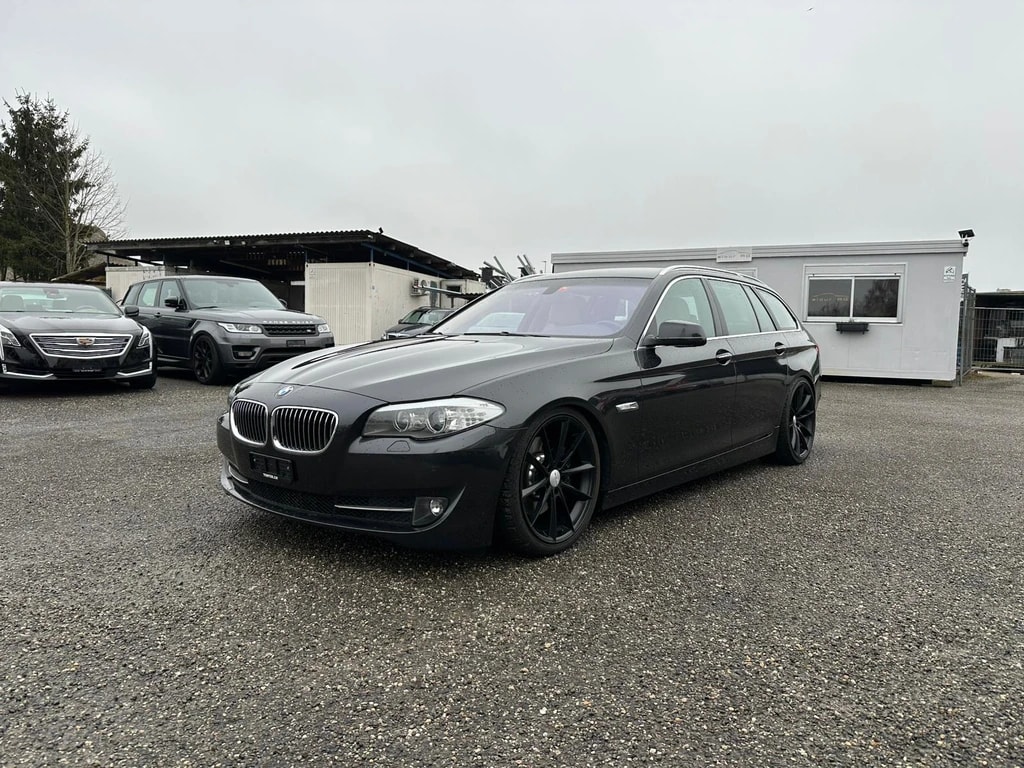 BMW 528i xDrive Touring Steptronic-image-2