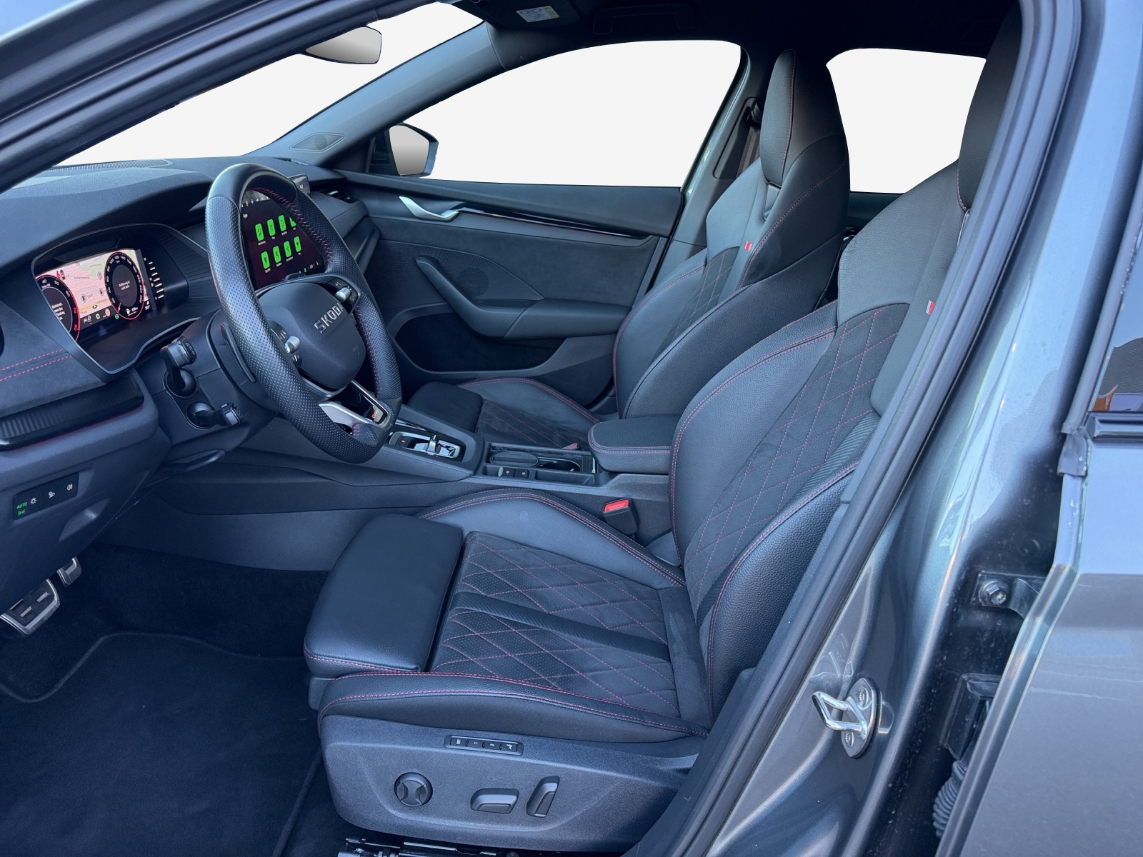 SKODA Octavia Combi 2.0 TSI DSG RS-image-7
