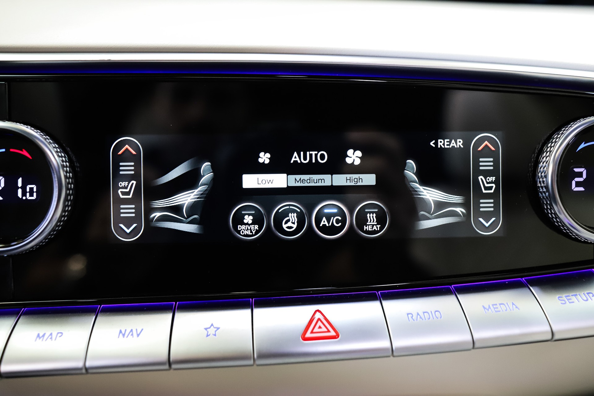 GENESIS GV70 Electrified Sport kWh 77,4 AWD *Makalu Gray (Matt)*-image-14