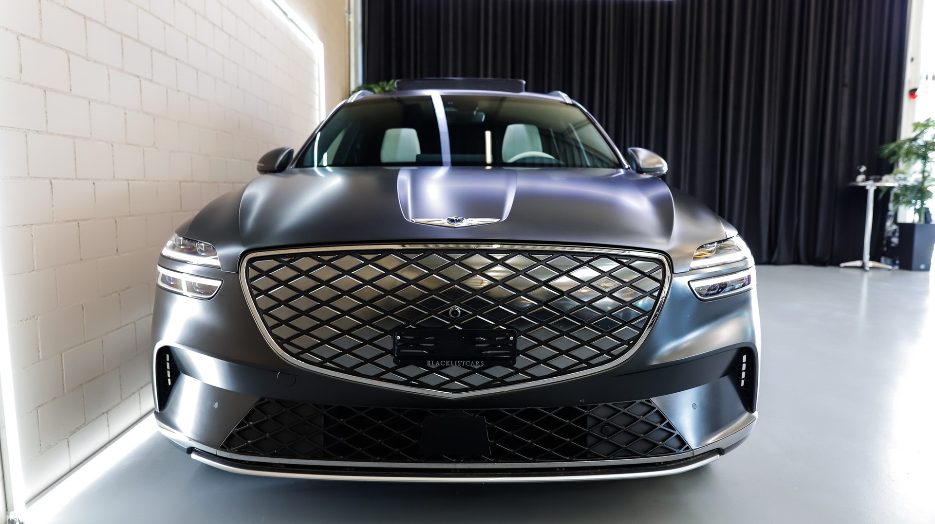 GENESIS GV70 Electrified Sport kWh 77,4 AWD *Makalu Gray (Matt)*-image-2