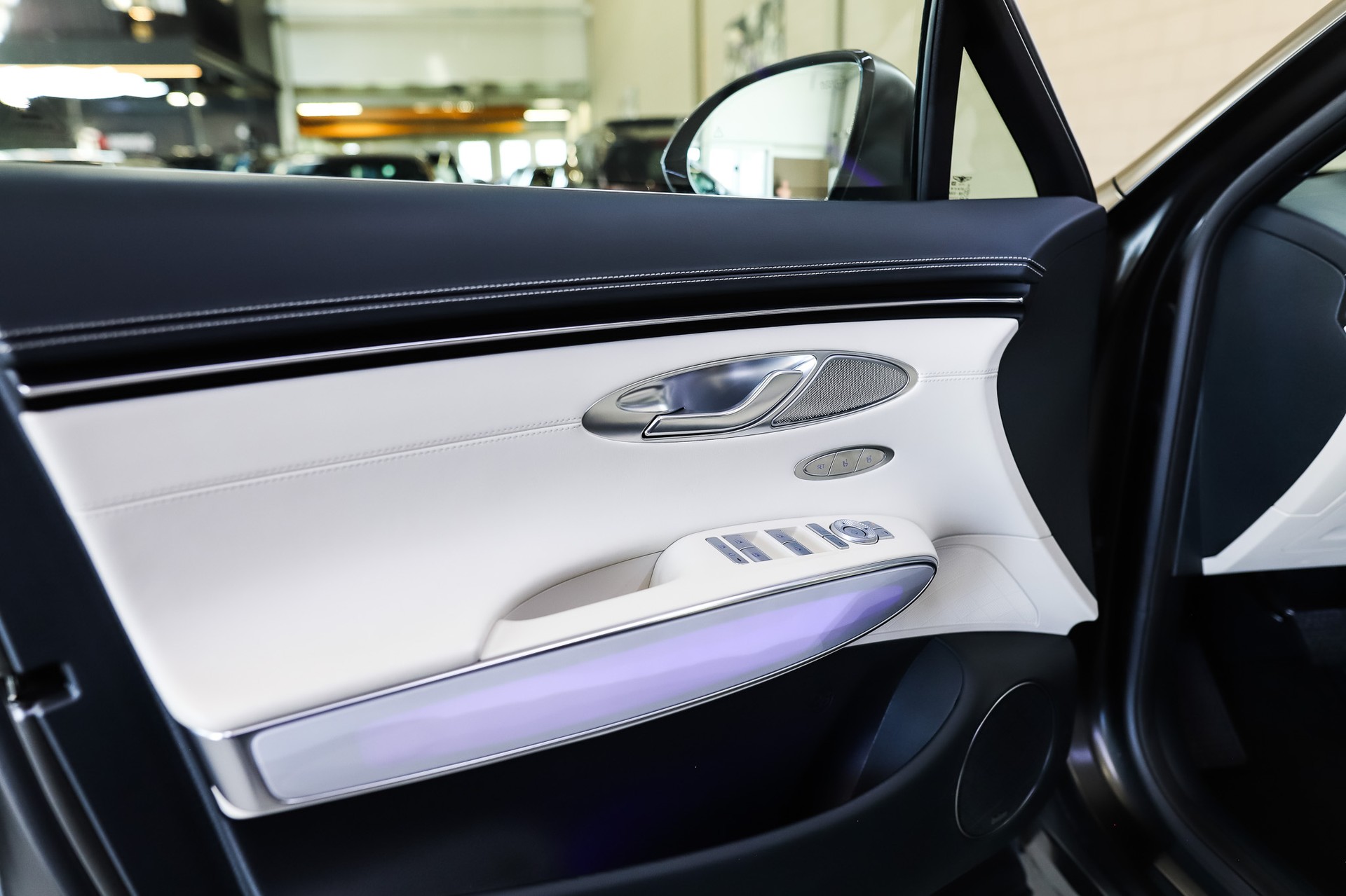 GENESIS GV70 Electrified Sport kWh 77,4 AWD *Makalu Gray (Matt)*-image-7