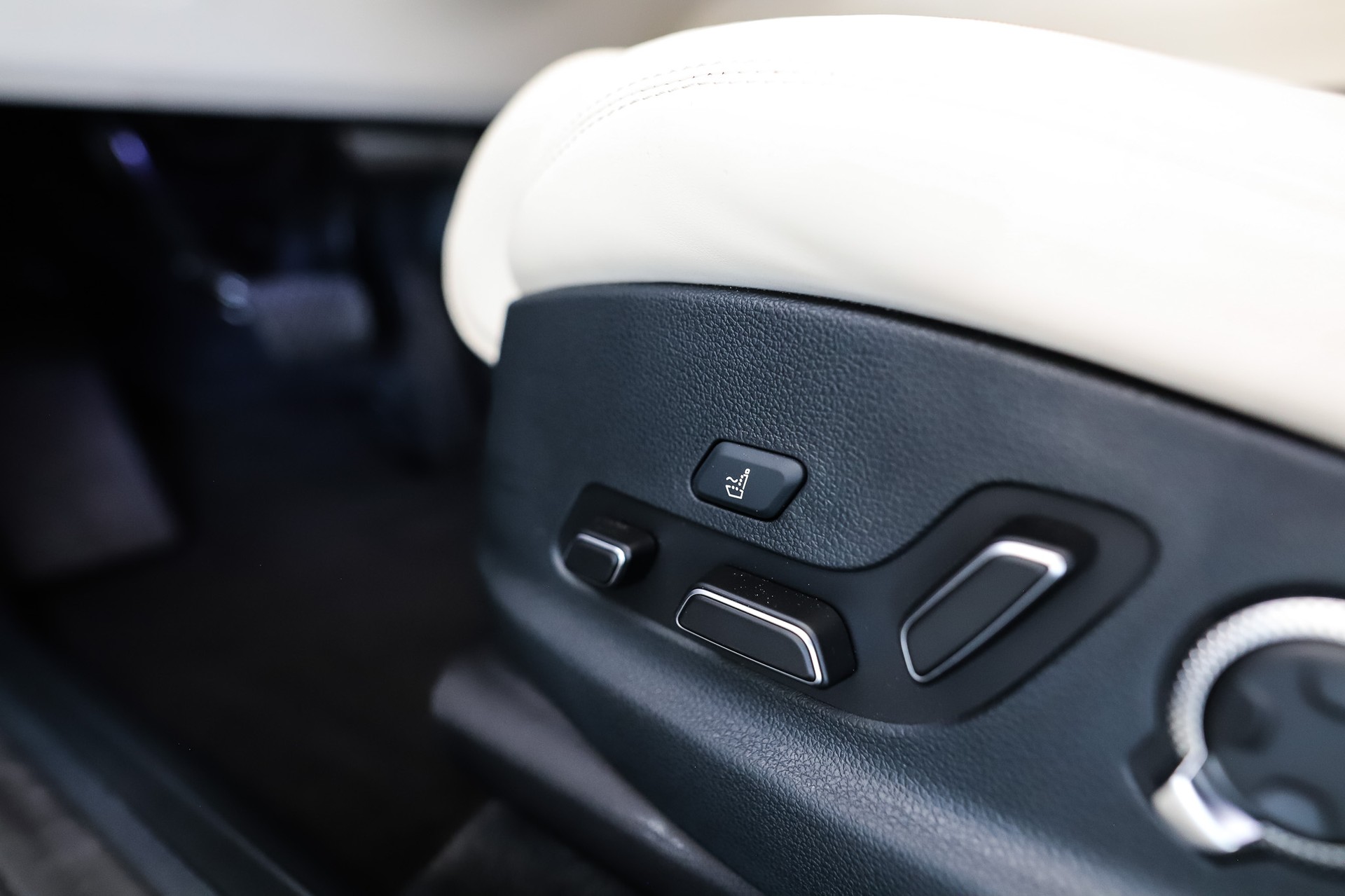 GENESIS GV70 Electrified Sport kWh 77,4 AWD *Makalu Gray (Matt)*-image-9