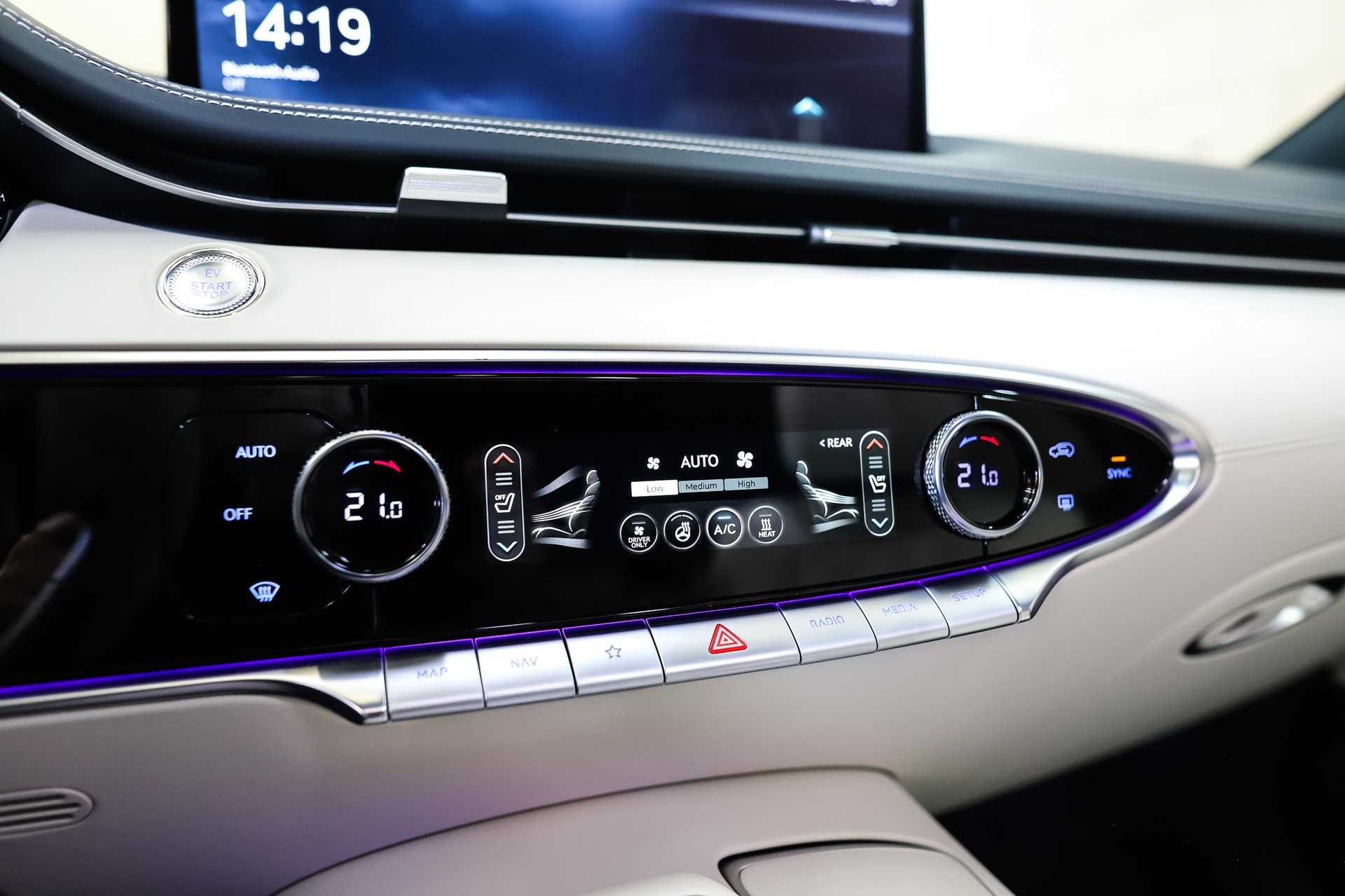 GENESIS GV70 Electrified Sport kWh 77,4 AWD *Makalu Gray (Matt)*-image-10