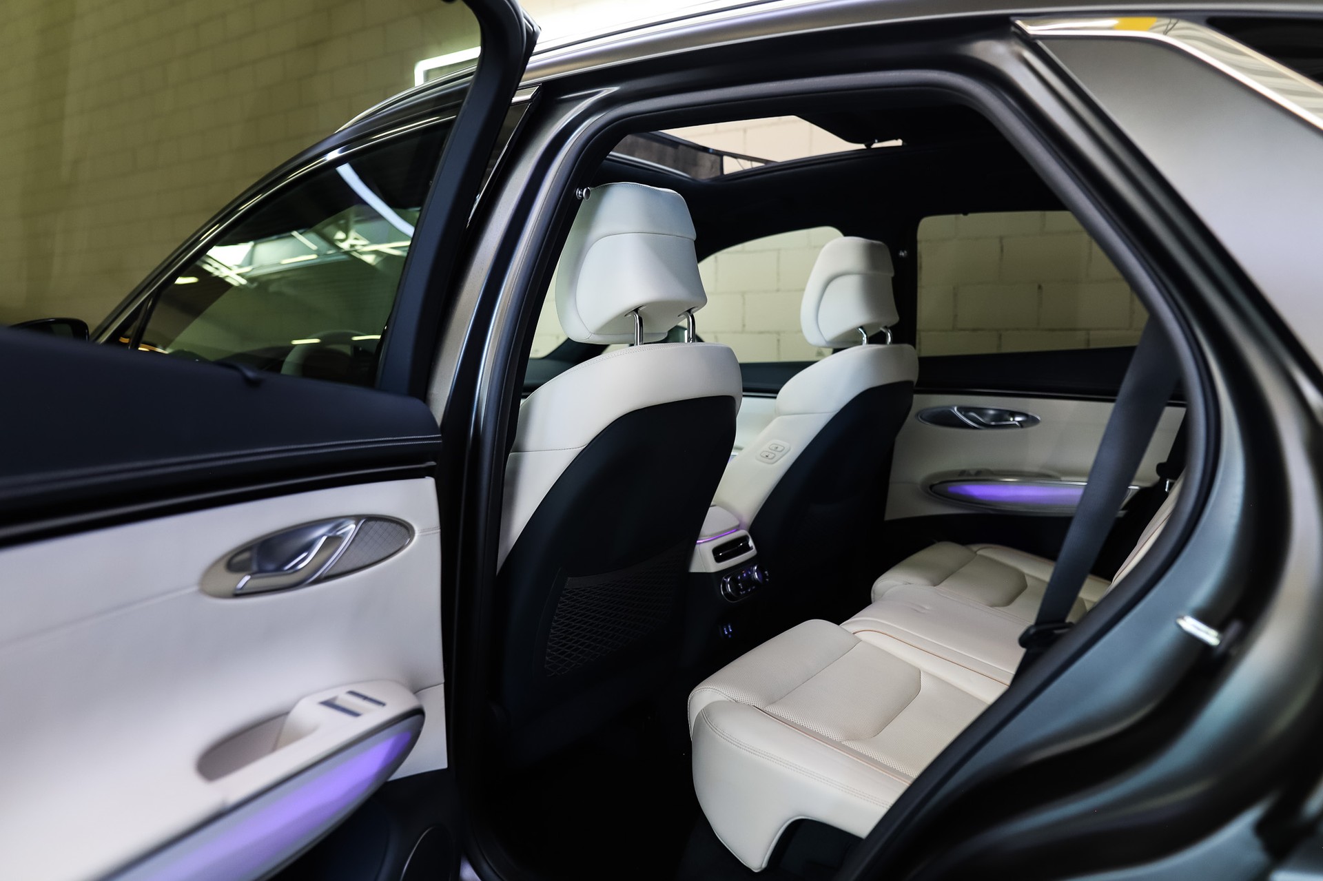 GENESIS GV70 Electrified Sport kWh 77,4 AWD *Makalu Gray (Matt)*-image-15