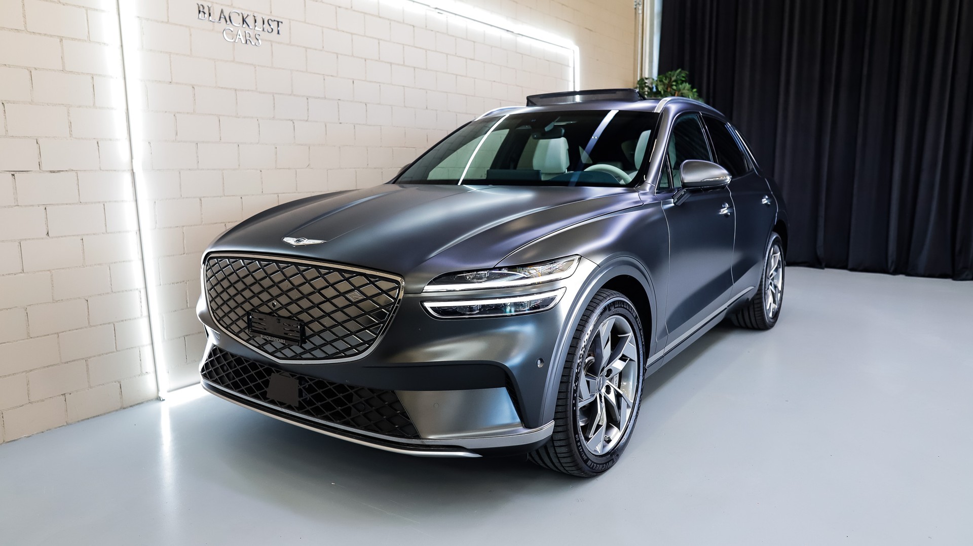 GENESIS GV70 Electrified Sport kWh 77,4 AWD *Makalu Gray (Matt)*-image-1