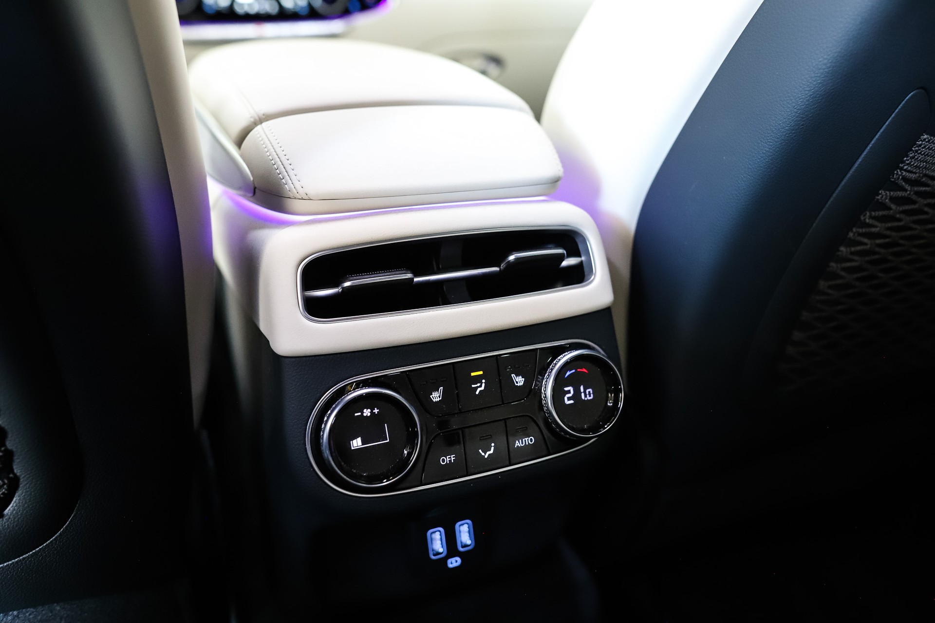 GENESIS GV70 Electrified Sport kWh 77,4 AWD *Makalu Gray (Matt)*-image-17
