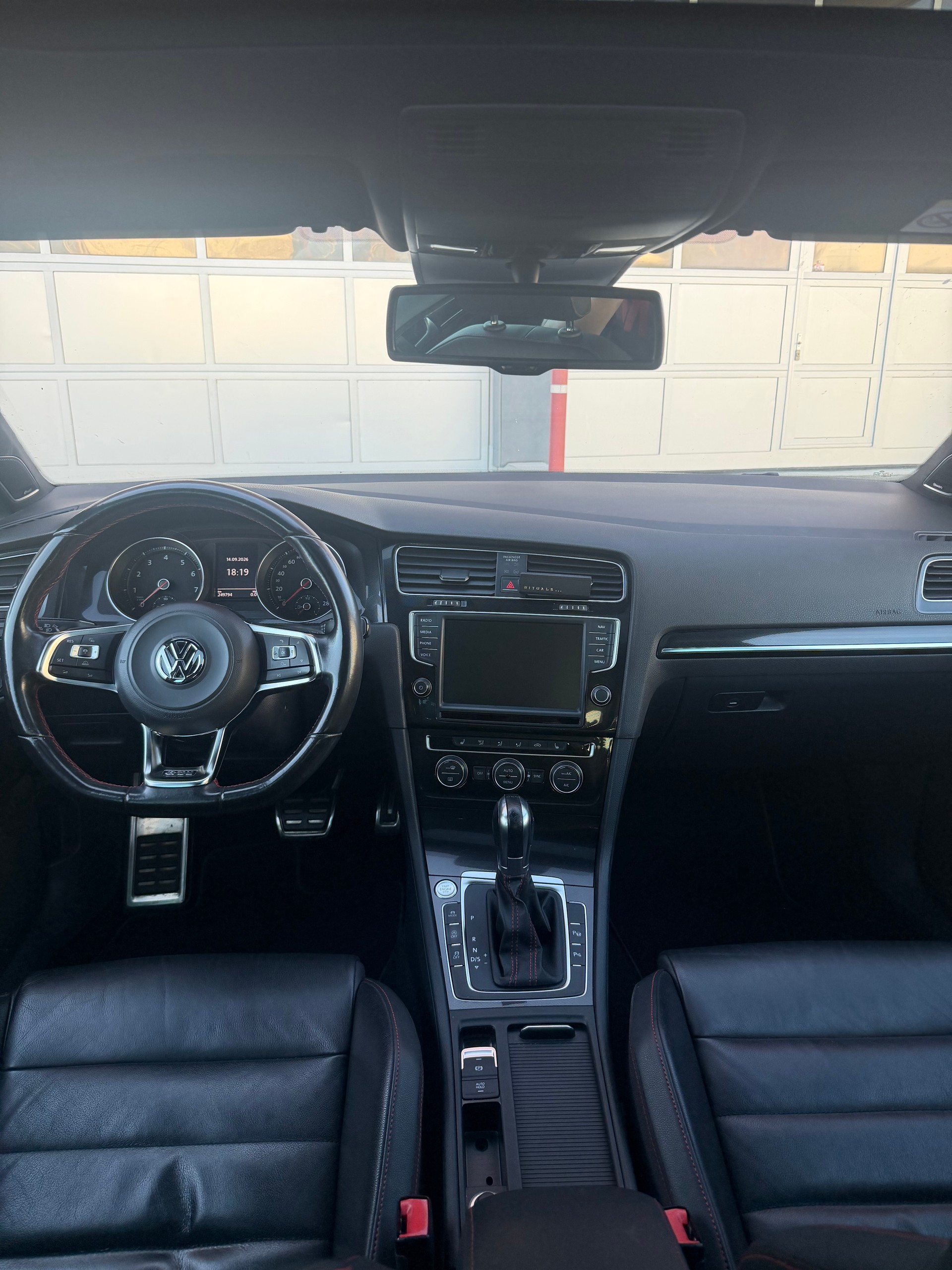 VW 2.0 TSI GTI Performance DSG-image-4