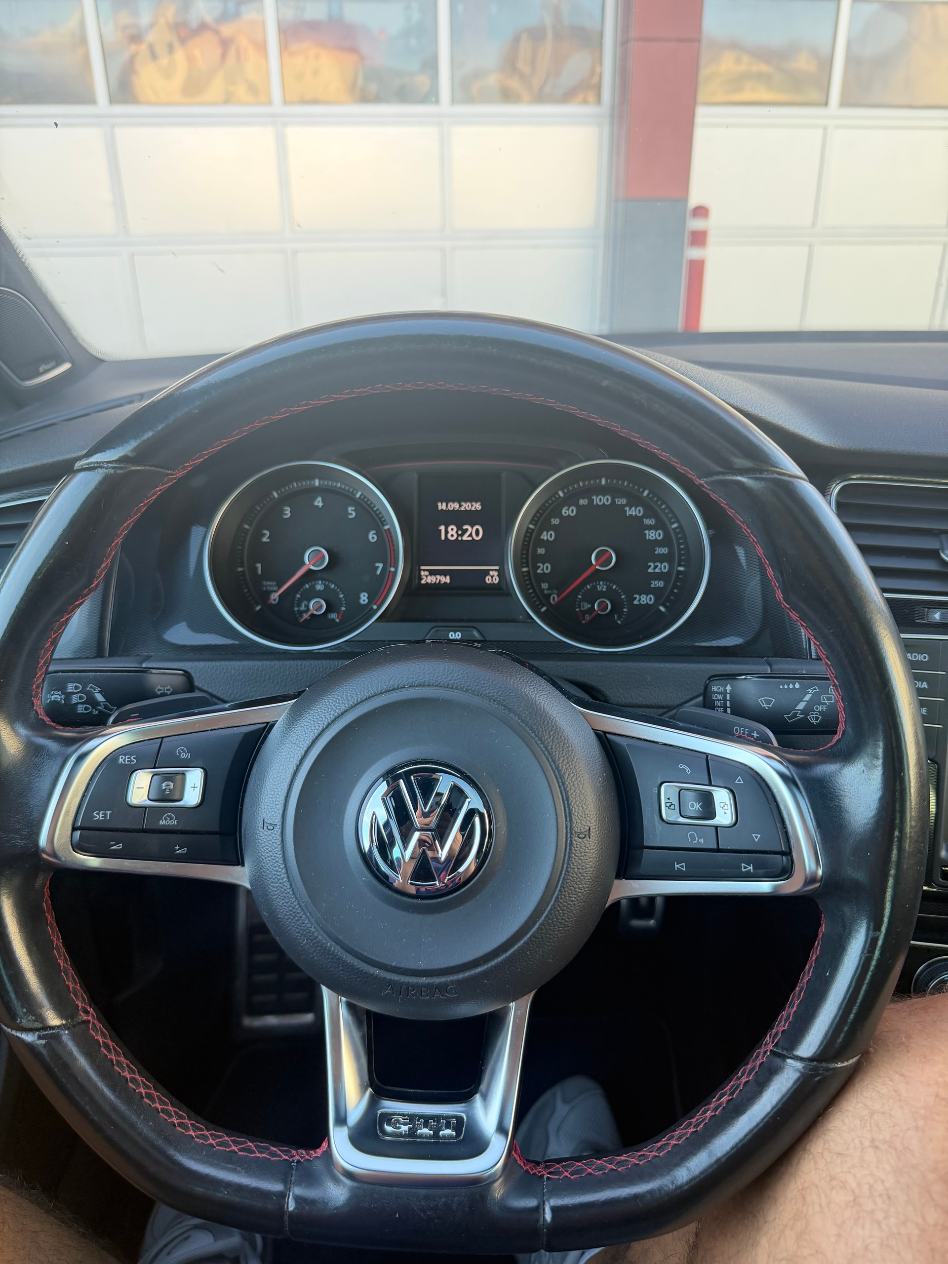 VW 2.0 TSI GTI Performance DSG-image-5