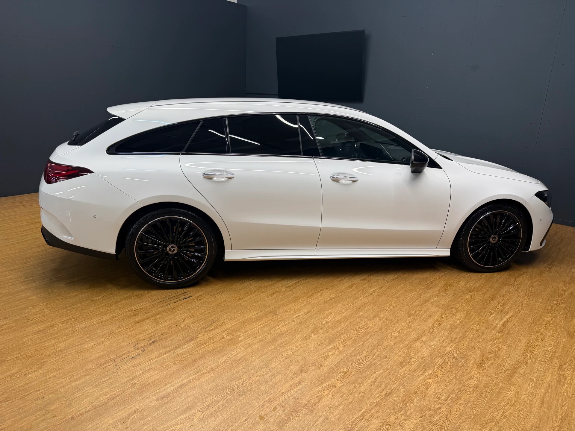 MERCEDES-BENZ CLA 250 4M - SB - AMG / DISTRONIC / Rückfahrkamera / Memory / Multibeam LED-image-6