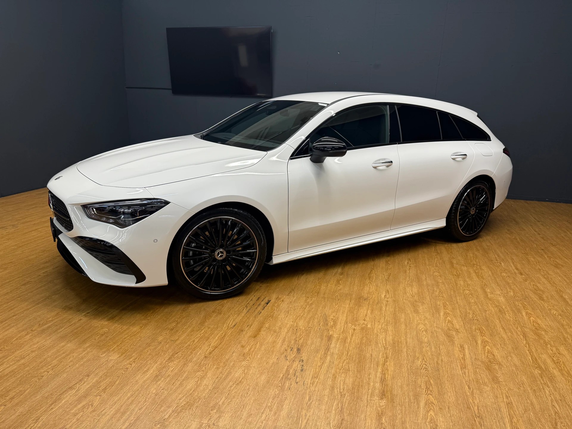 MERCEDES-BENZ CLA 250 4M - SB - AMG / DISTRONIC / Rückfahrkamera / Memory / Multibeam LED-image-1