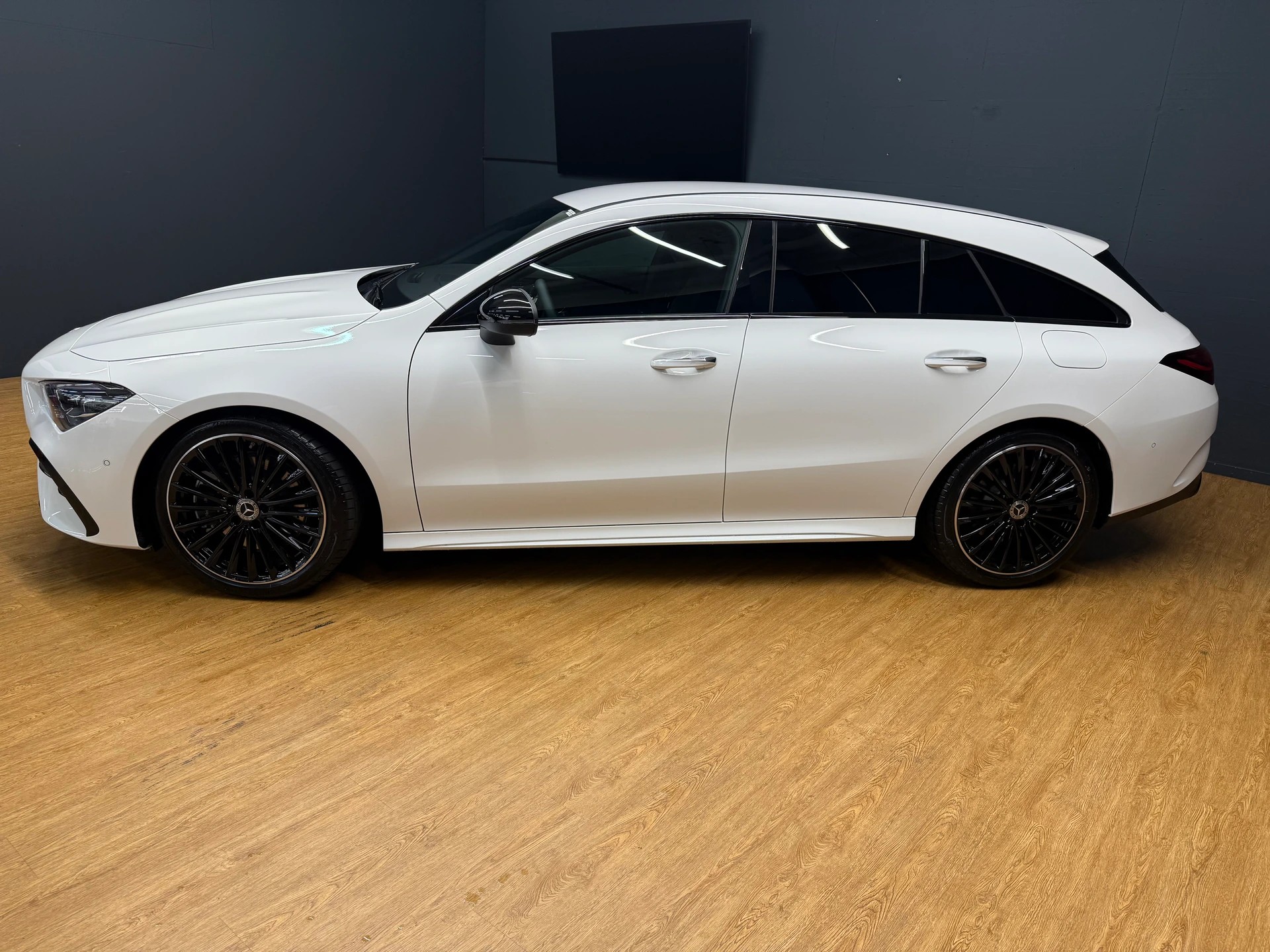 MERCEDES-BENZ CLA 250 4M - SB - AMG / DISTRONIC / Rückfahrkamera / Memory / Multibeam LED-image-2