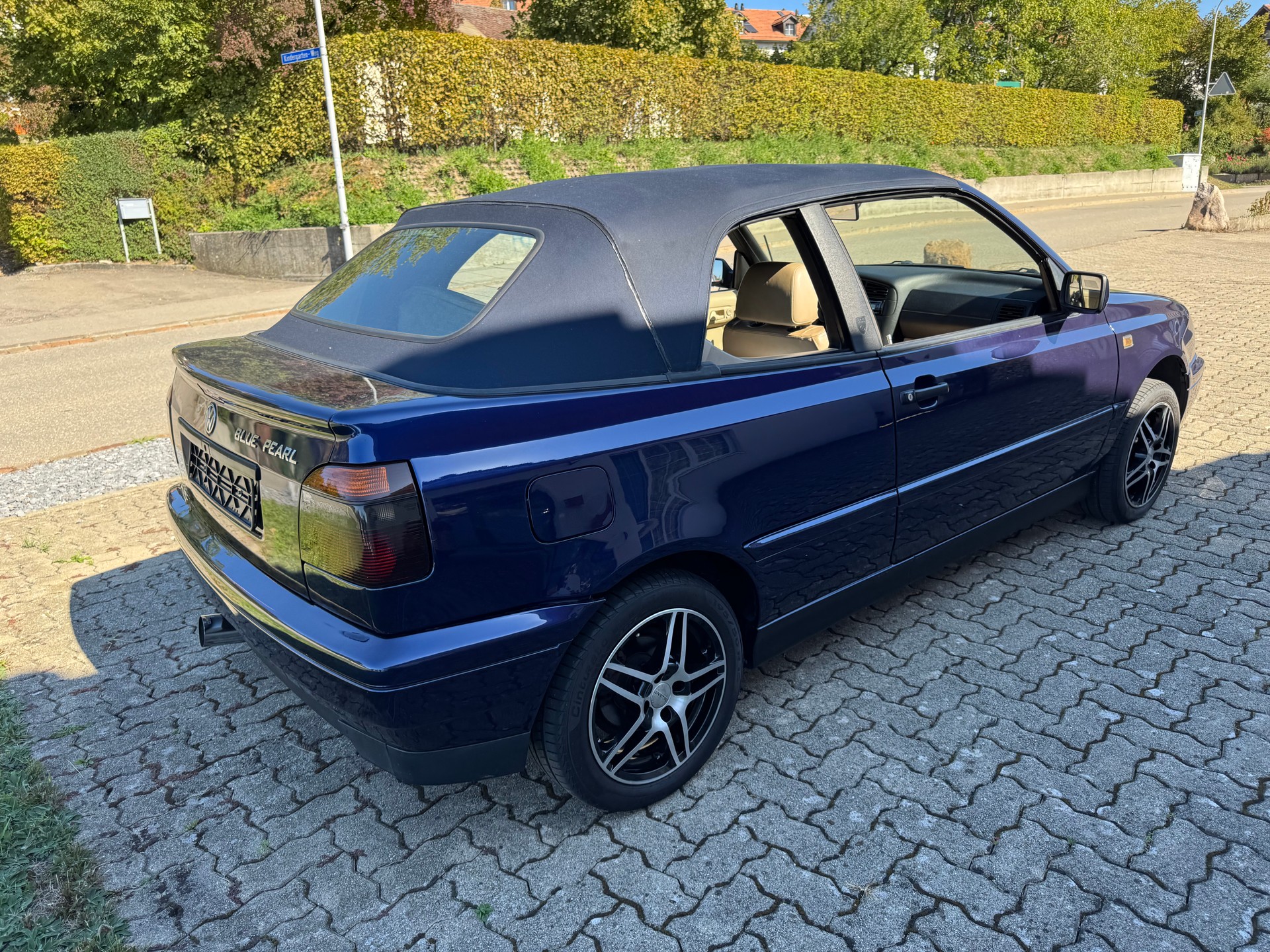 VW Golf Cabriolet 2000 Swiss Classic-image-7