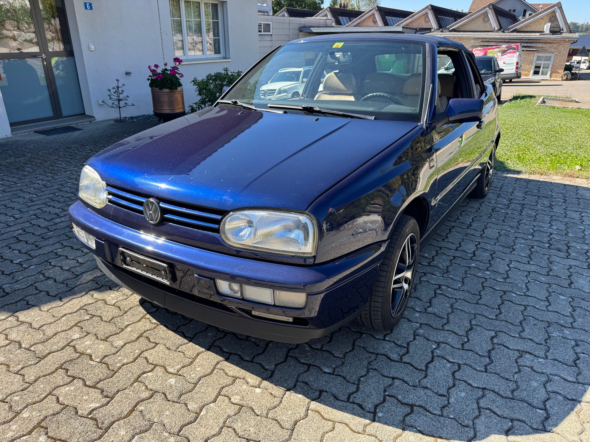 VW Golf Cabriolet 2000 Swiss Classic-image-3