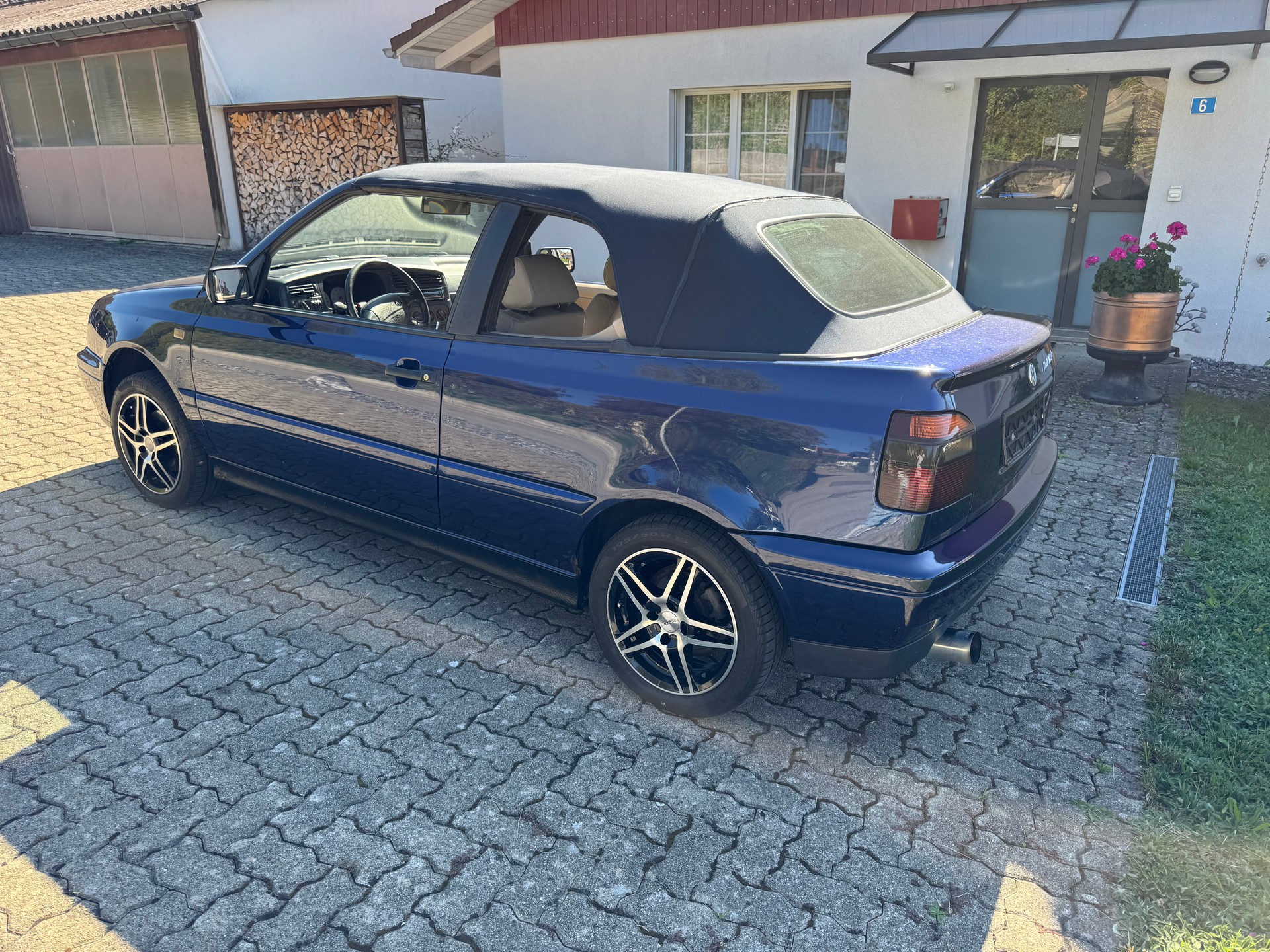 VW Golf Cabriolet 2000 Swiss Classic-image-5