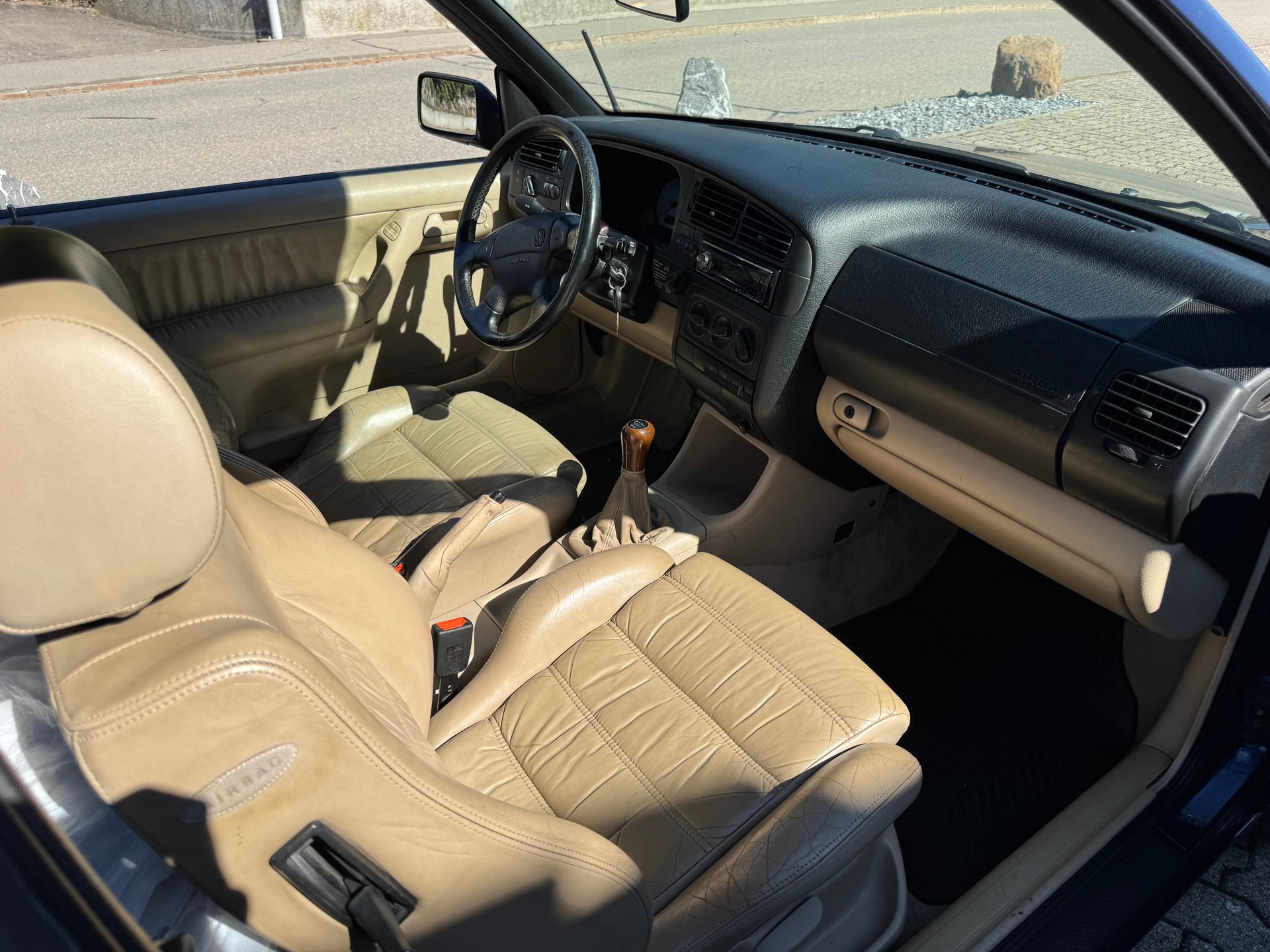 VW Golf Cabriolet 2000 Swiss Classic-image-10