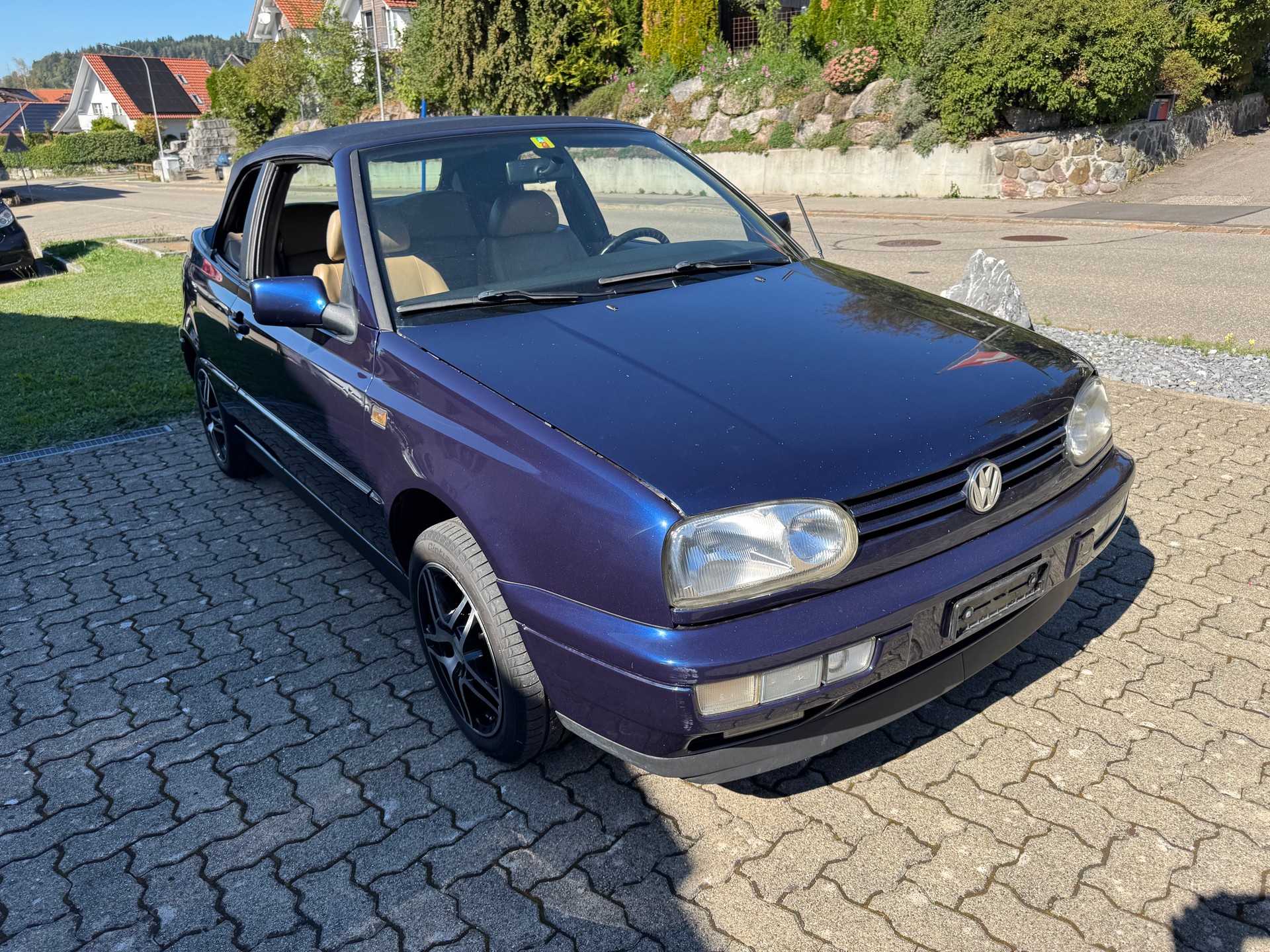 VW Golf Cabriolet 2000 Swiss Classic-image-1