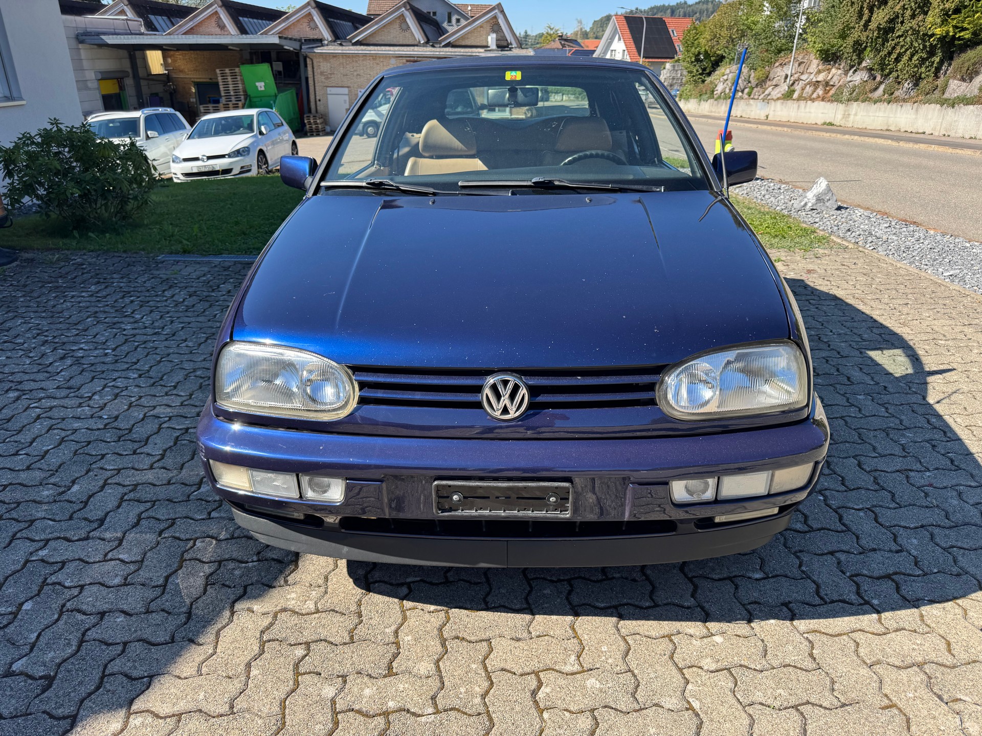 VW Golf Cabriolet 2000 Swiss Classic-image-2