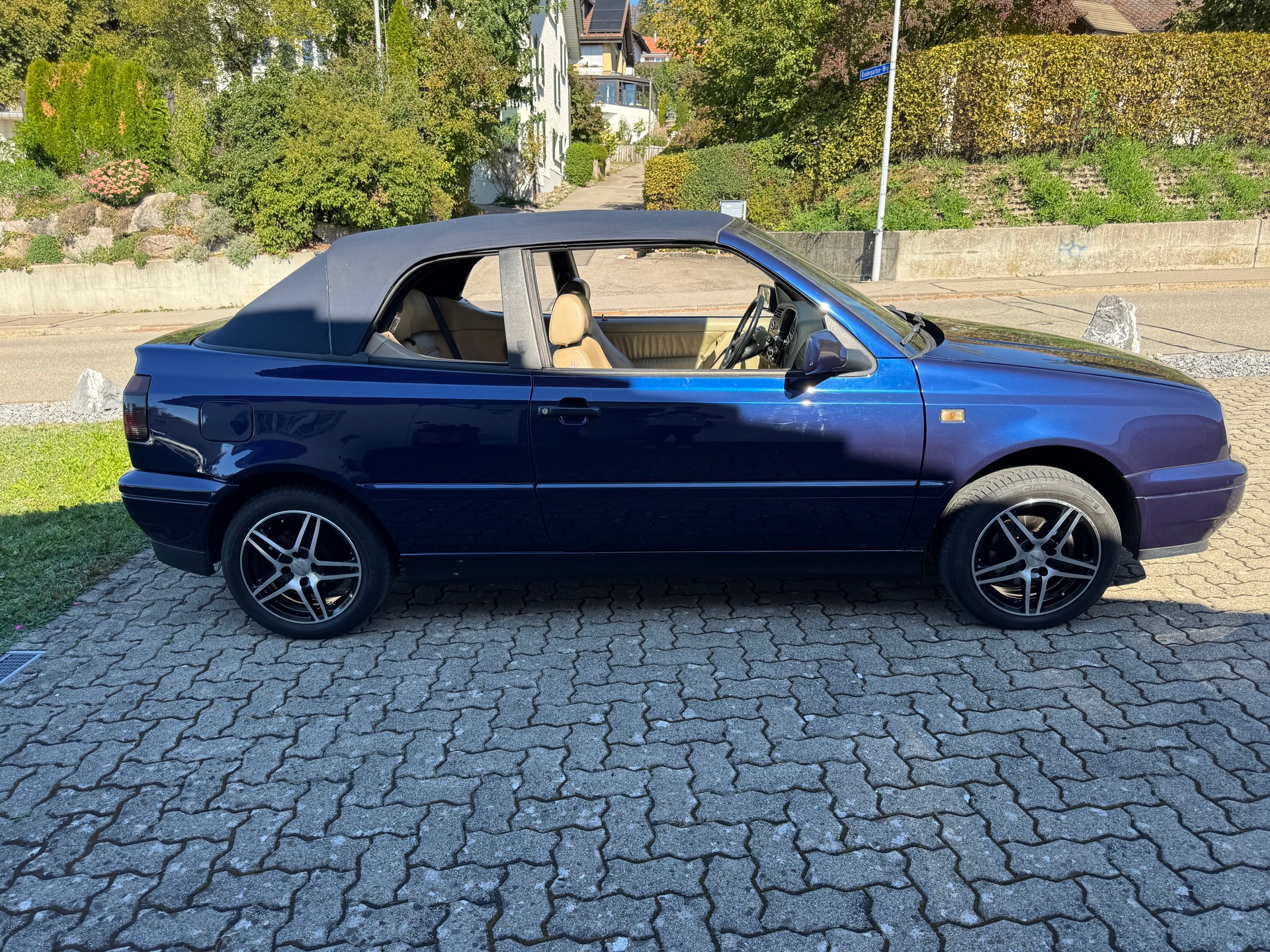 VW Golf Cabriolet 2000 Swiss Classic-image-8