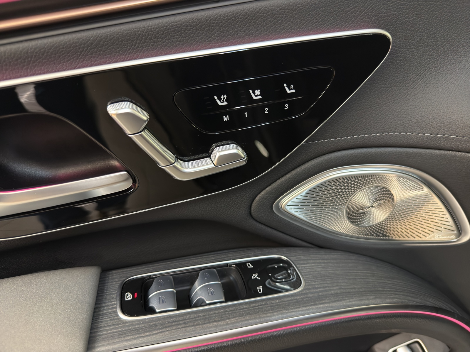 MERCEDES-BENZ EQS 450 4M - AMG / DISTRONIC / 360 Grad Kamera / Head-Up Display-image-15