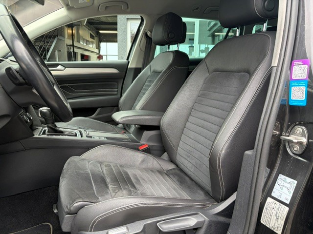VW Passat Variant 2.0 TDI 240 Elegance DSG 4m-image-9
