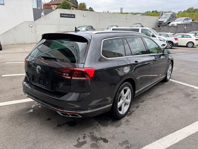 VW Passat Variant 2.0 TDI 240 Elegance DSG 4m-image-3