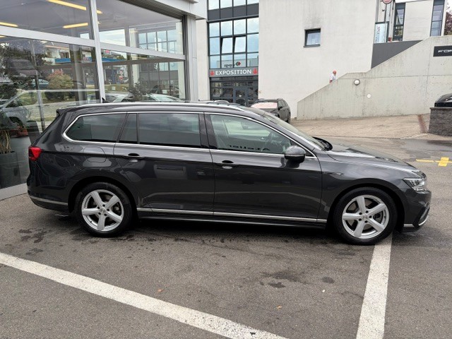 VW Passat Variant 2.0 TDI 240 Elegance DSG 4m-image-2