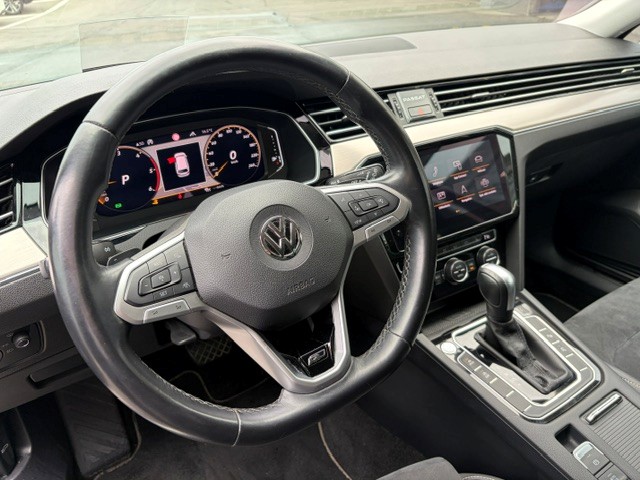 VW Passat Variant 2.0 TDI 240 Elegance DSG 4m-image-8
