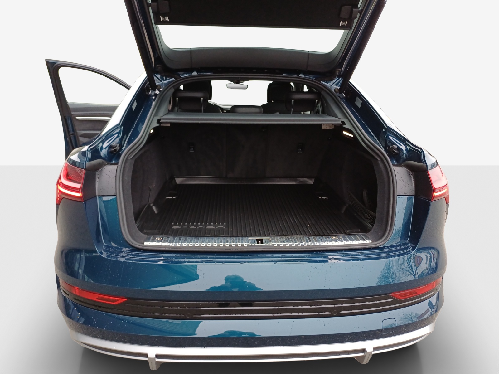 AUDI e-tron 55 Sportback S Line quattro-image-13