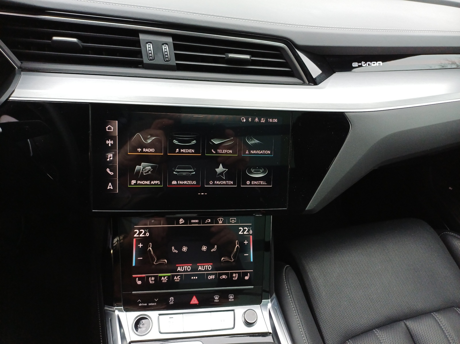AUDI e-tron 55 Sportback S Line quattro-image-11