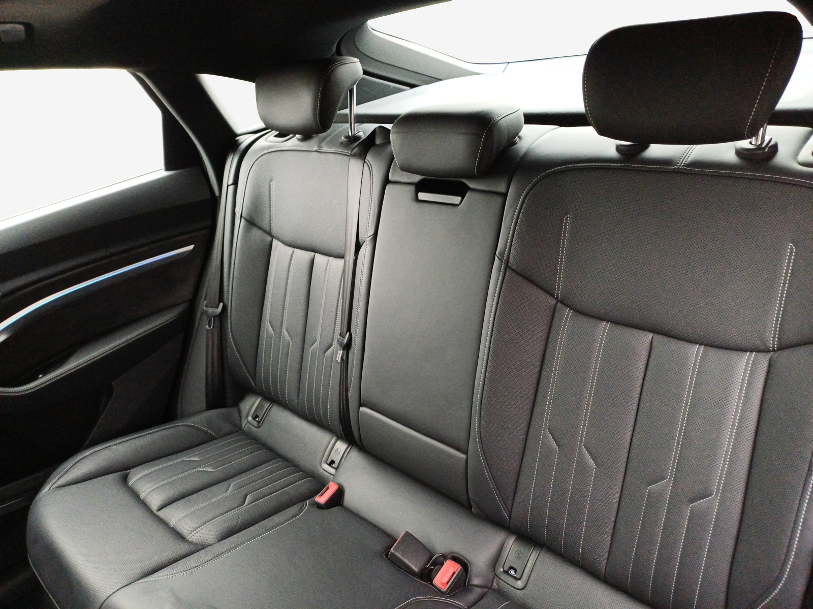 AUDI e-tron 55 Sportback S Line quattro-image-12