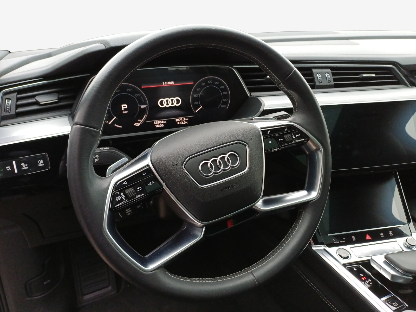 AUDI e-tron 55 Sportback S Line quattro-image-10