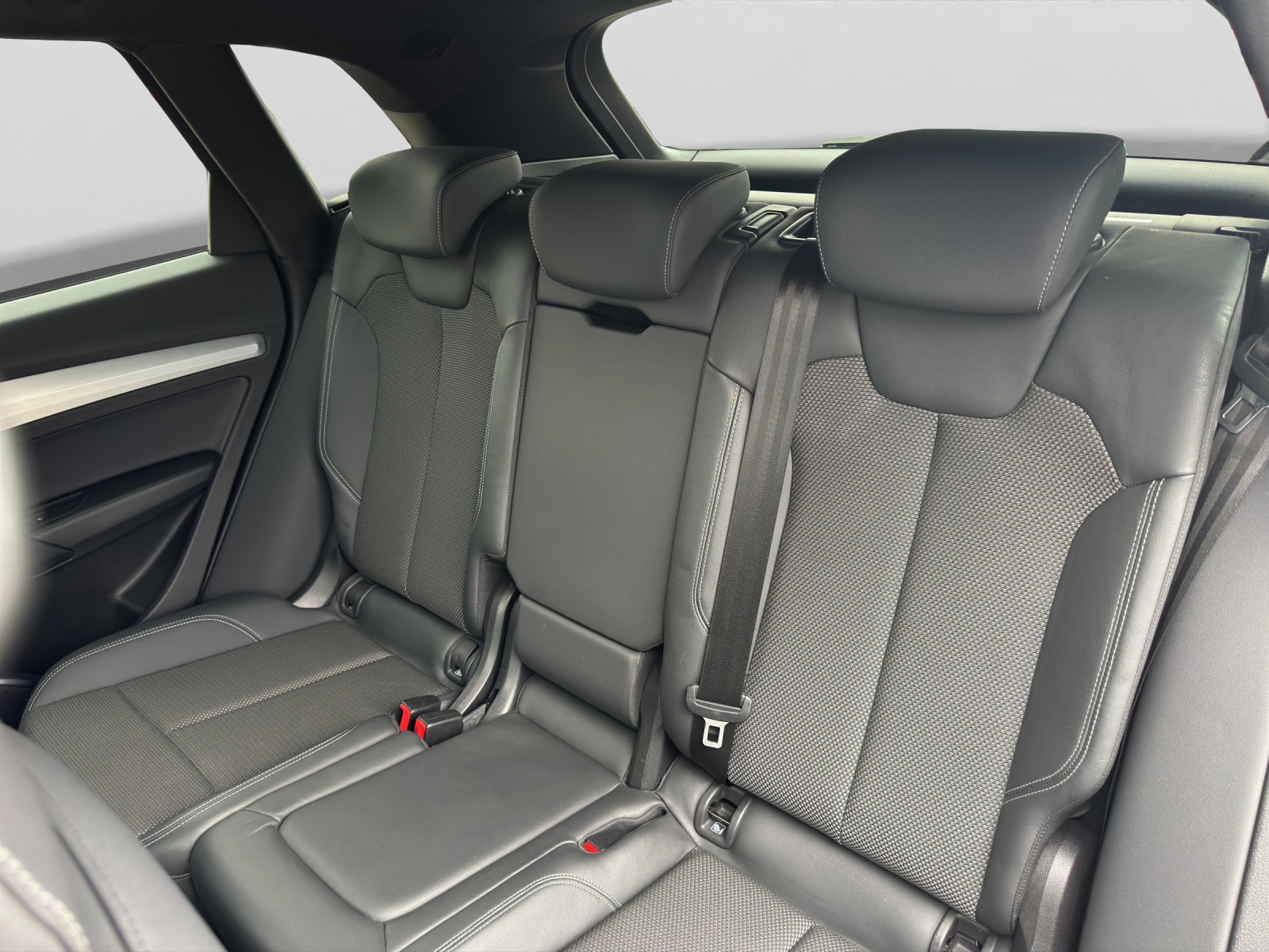 AUDI Q5 40 TDI S-line quattro S-tronic-image-10