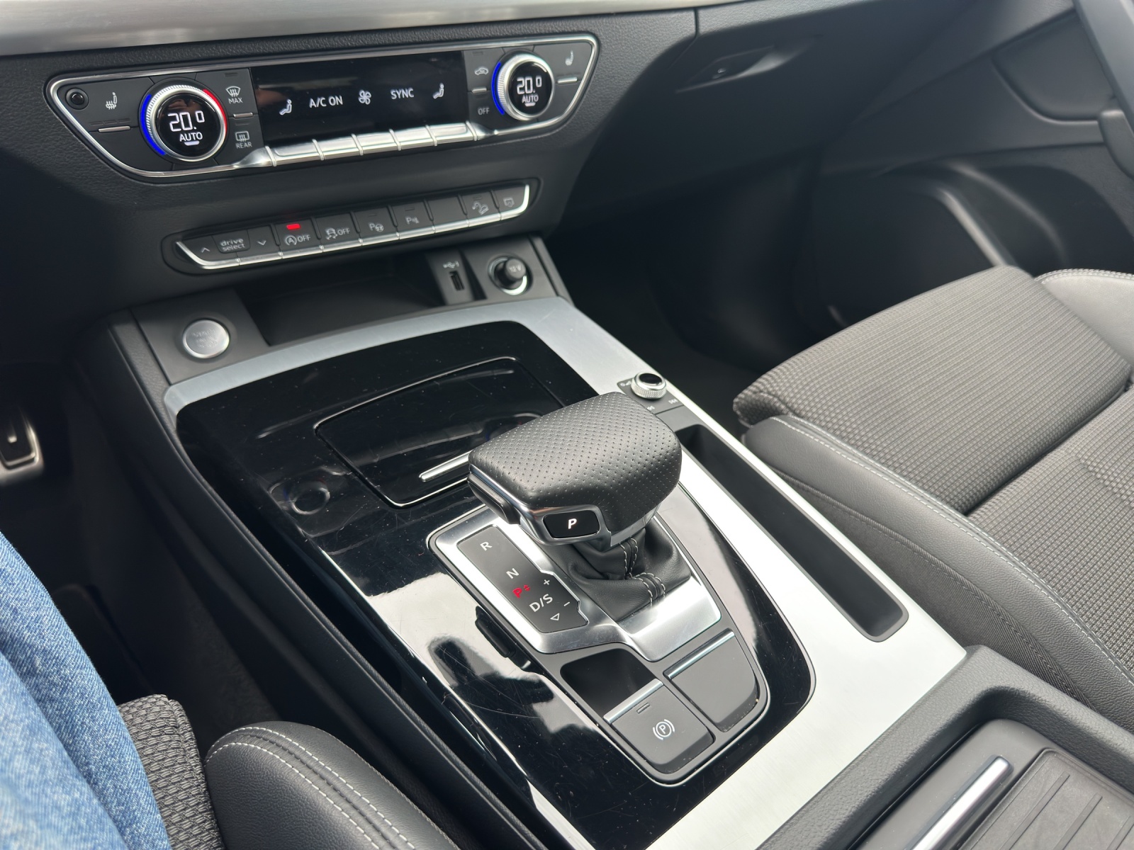 AUDI Q5 40 TDI S-line quattro S-tronic-image-17