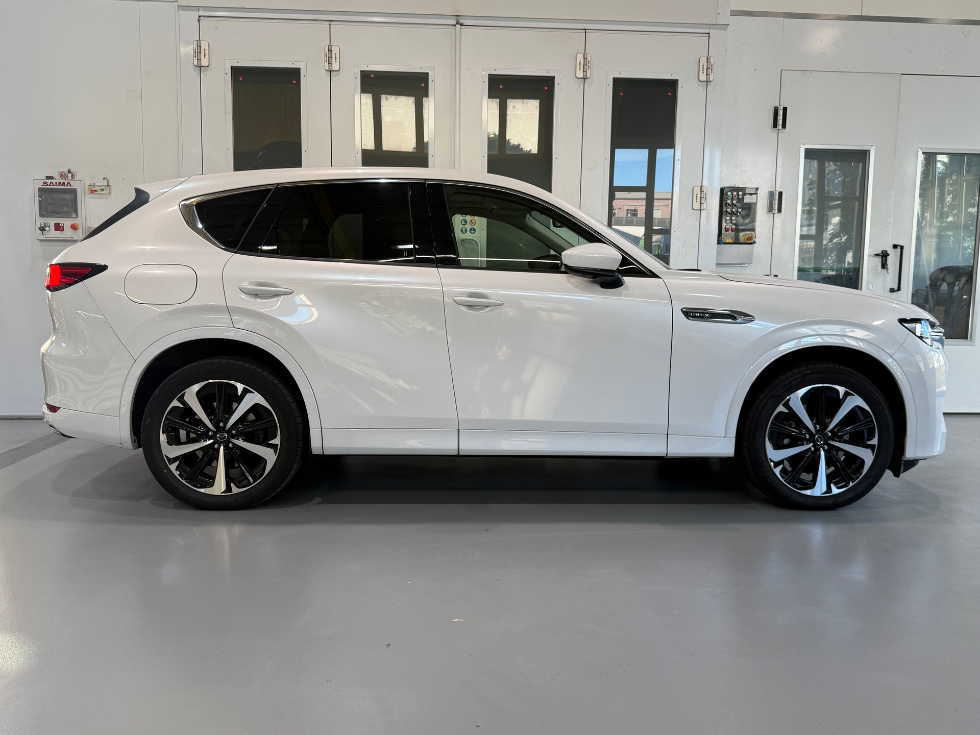 MAZDA CX-60 e-Skyactiv PHEV 327 AWD Takumi-image-6