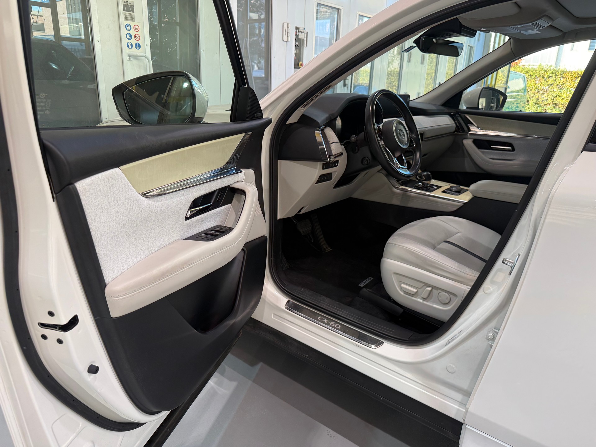 MAZDA CX-60 e-Skyactiv PHEV 327 AWD Takumi-image-15
