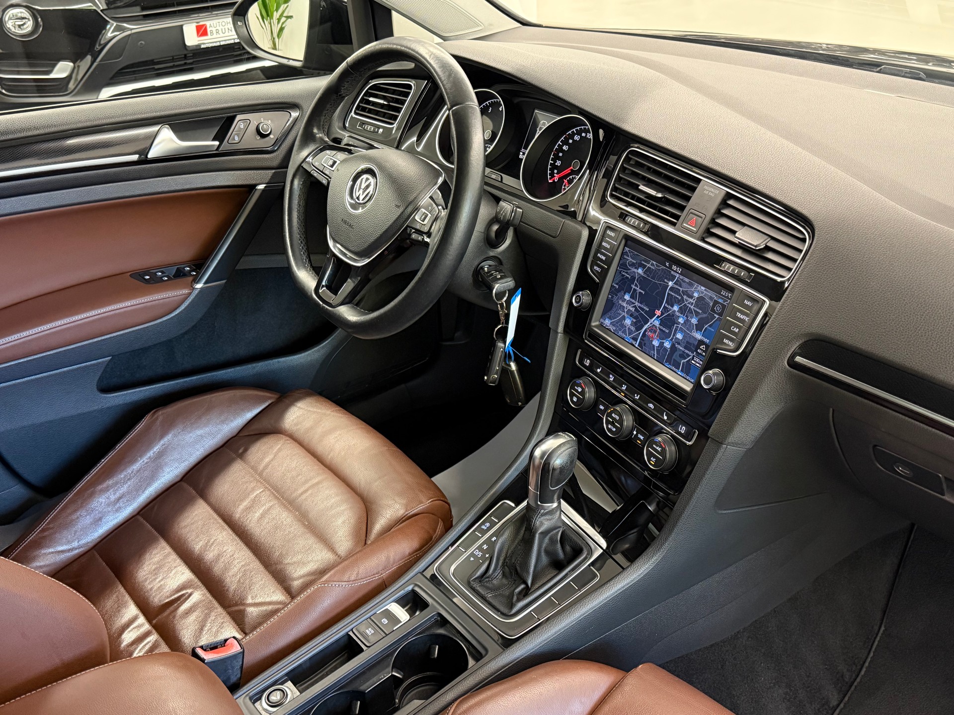 VW Golf 1.4 TSI Highline DSG-image-16