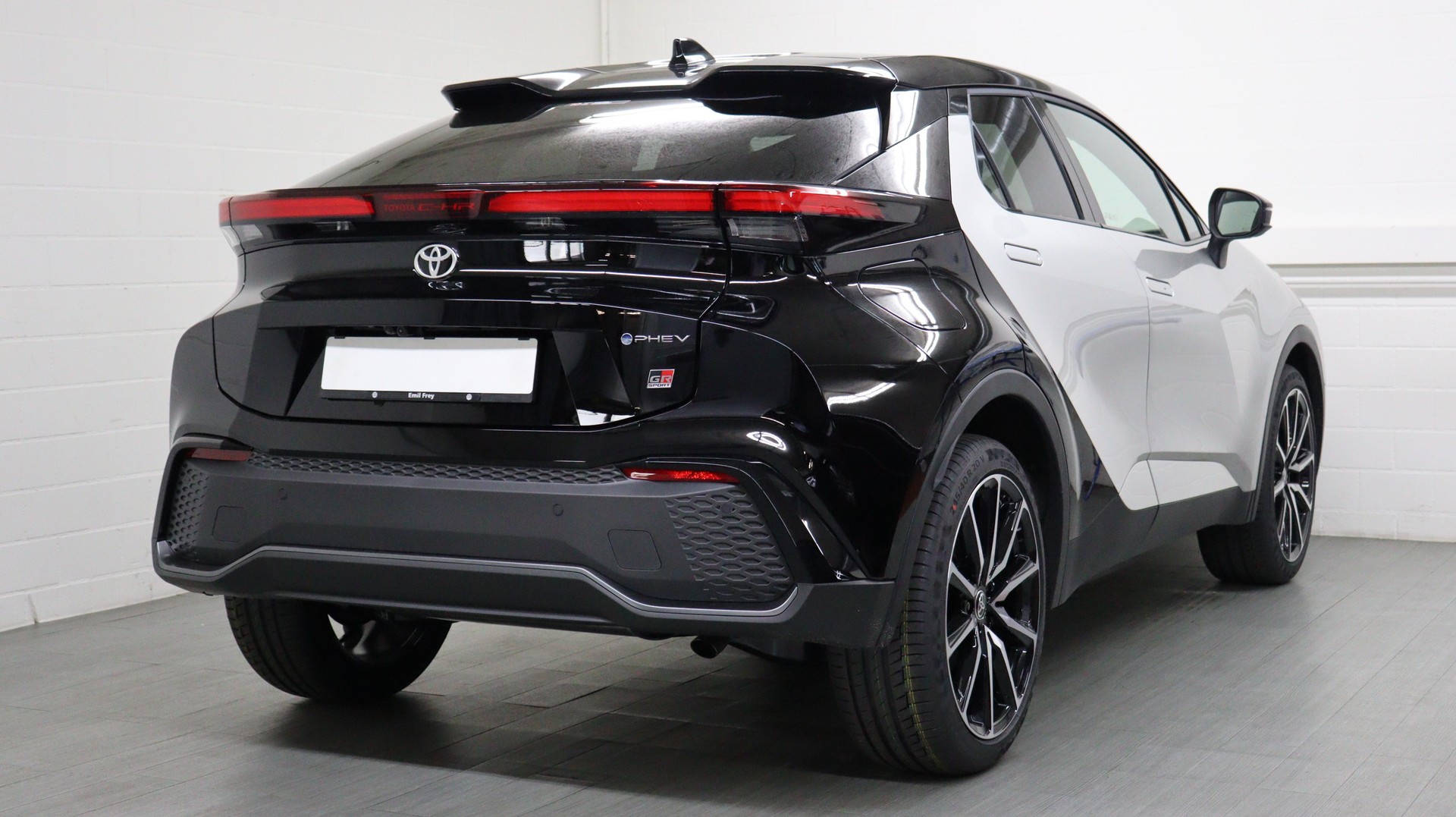 TOYOTA C-HR 2.0 PHEV GR Sport Premiere-image-4
