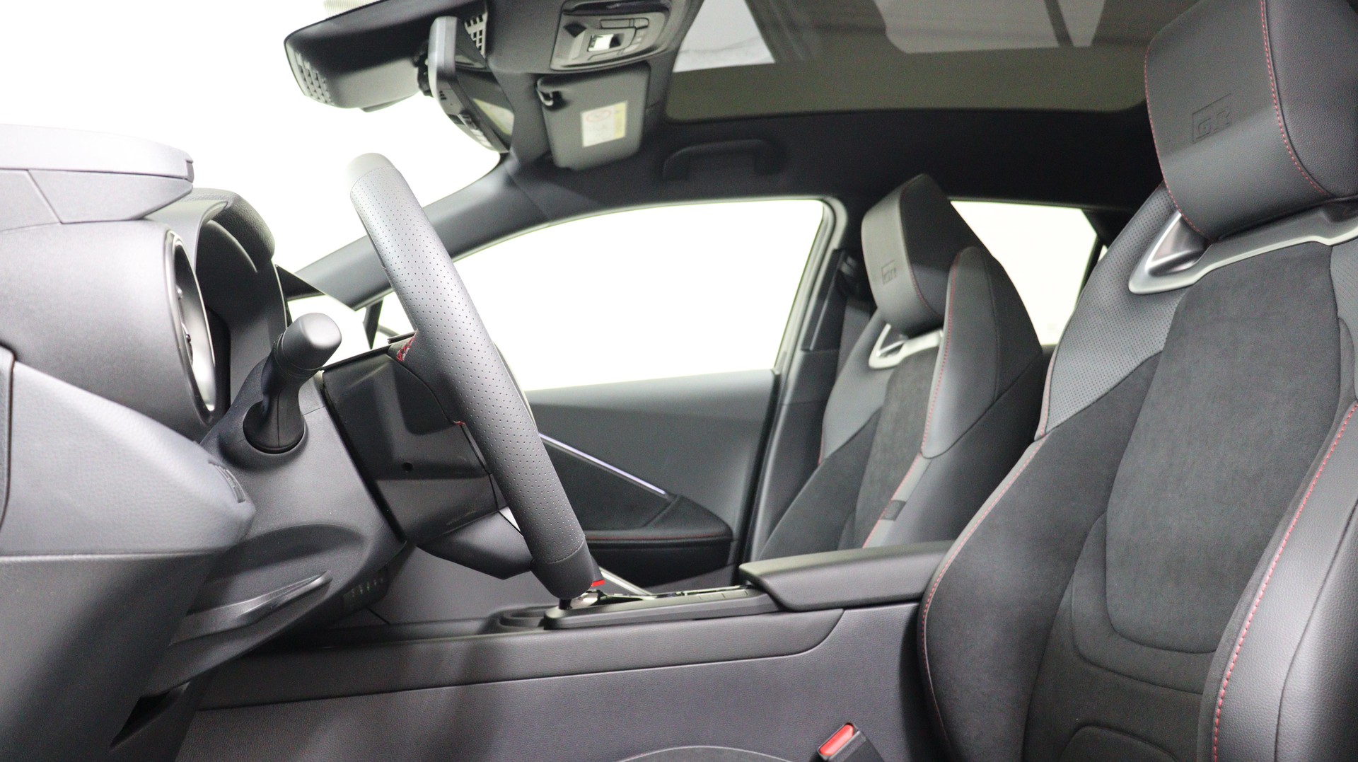 TOYOTA C-HR 2.0 PHEV GR Sport Premiere-image-2