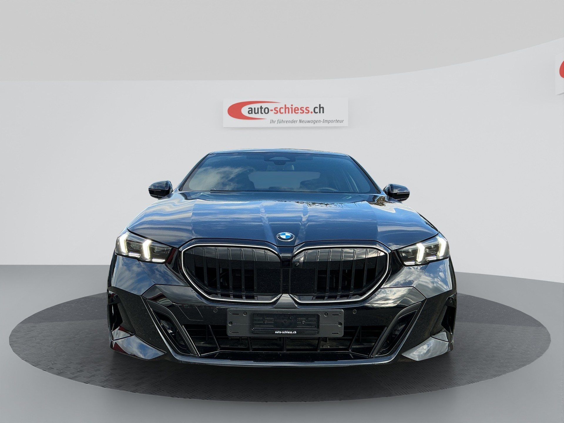 BMW 520d xDrive 48V M Sport Pro Steptronic-showroom-element-1
