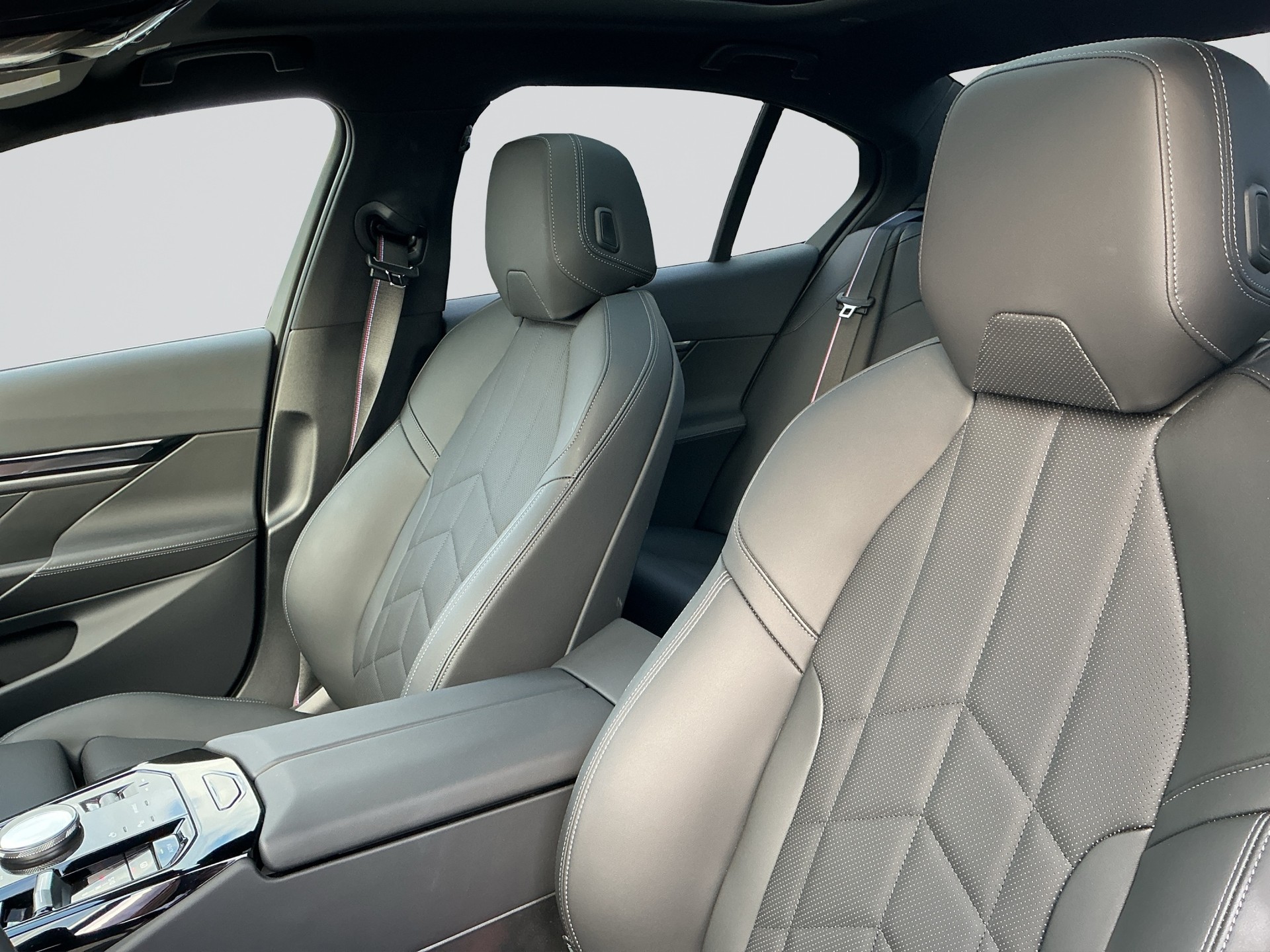 BMW 520d xDrive 48V M Sport Pro Steptronic-image-6