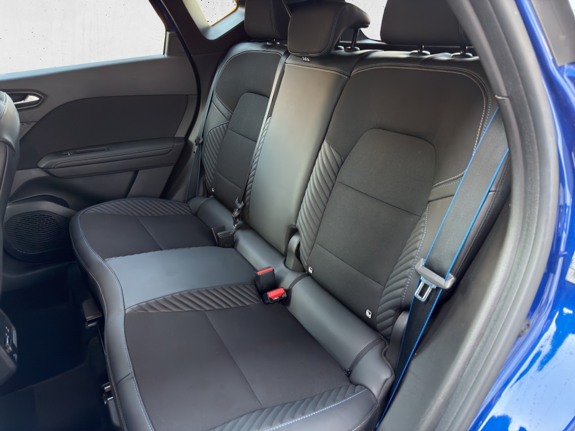 RENAULT Captur mild hybrid 160 EDC esprit Alpine-image-12
