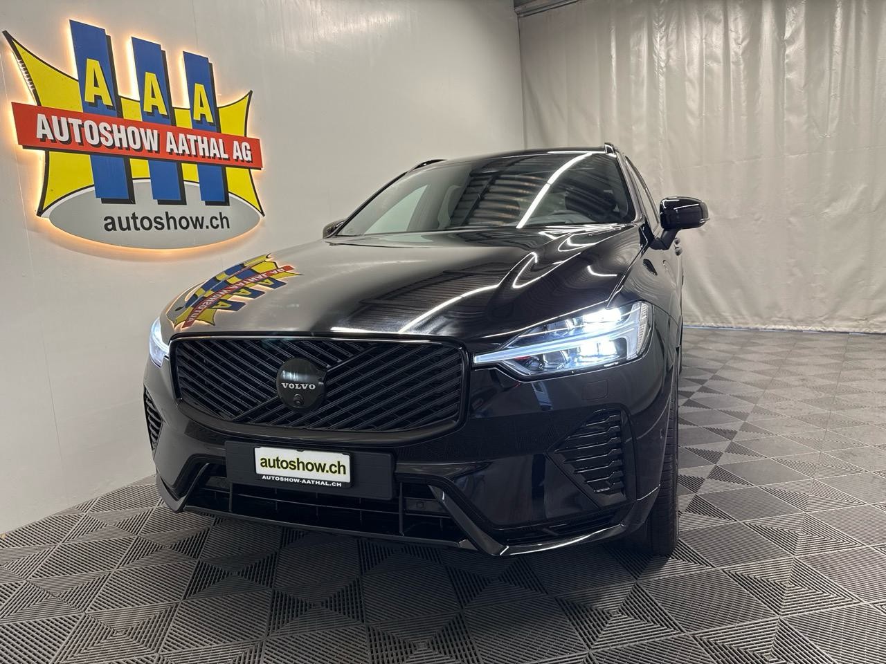 VOLVO XC60 T8 eAWD PluginHybrid Black Edition Geartronic-image-18