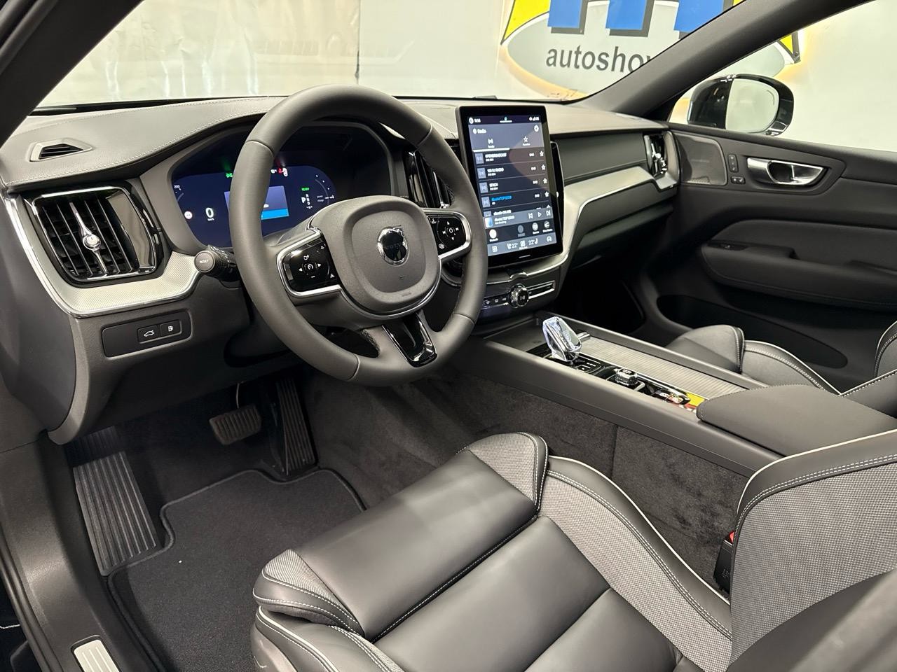 VOLVO XC60 T8 eAWD PluginHybrid Black Edition Geartronic-showroom-element-2