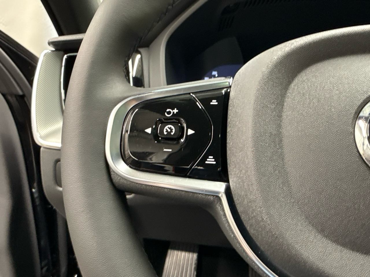 VOLVO XC60 T8 eAWD PluginHybrid Black Edition Geartronic-image-8