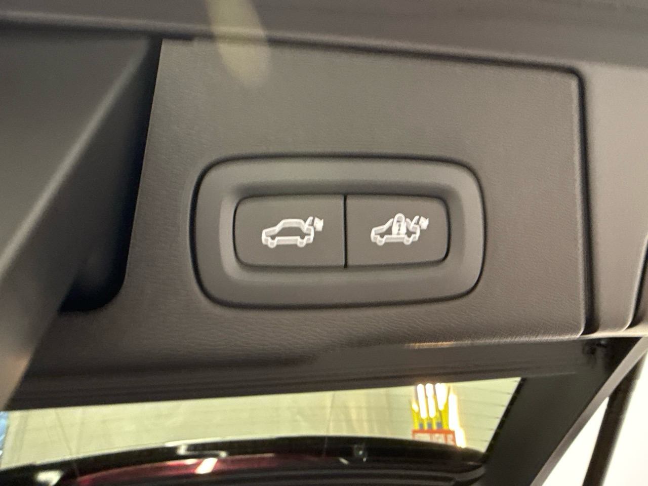 VOLVO XC60 T8 eAWD PluginHybrid Black Edition Geartronic-image-15