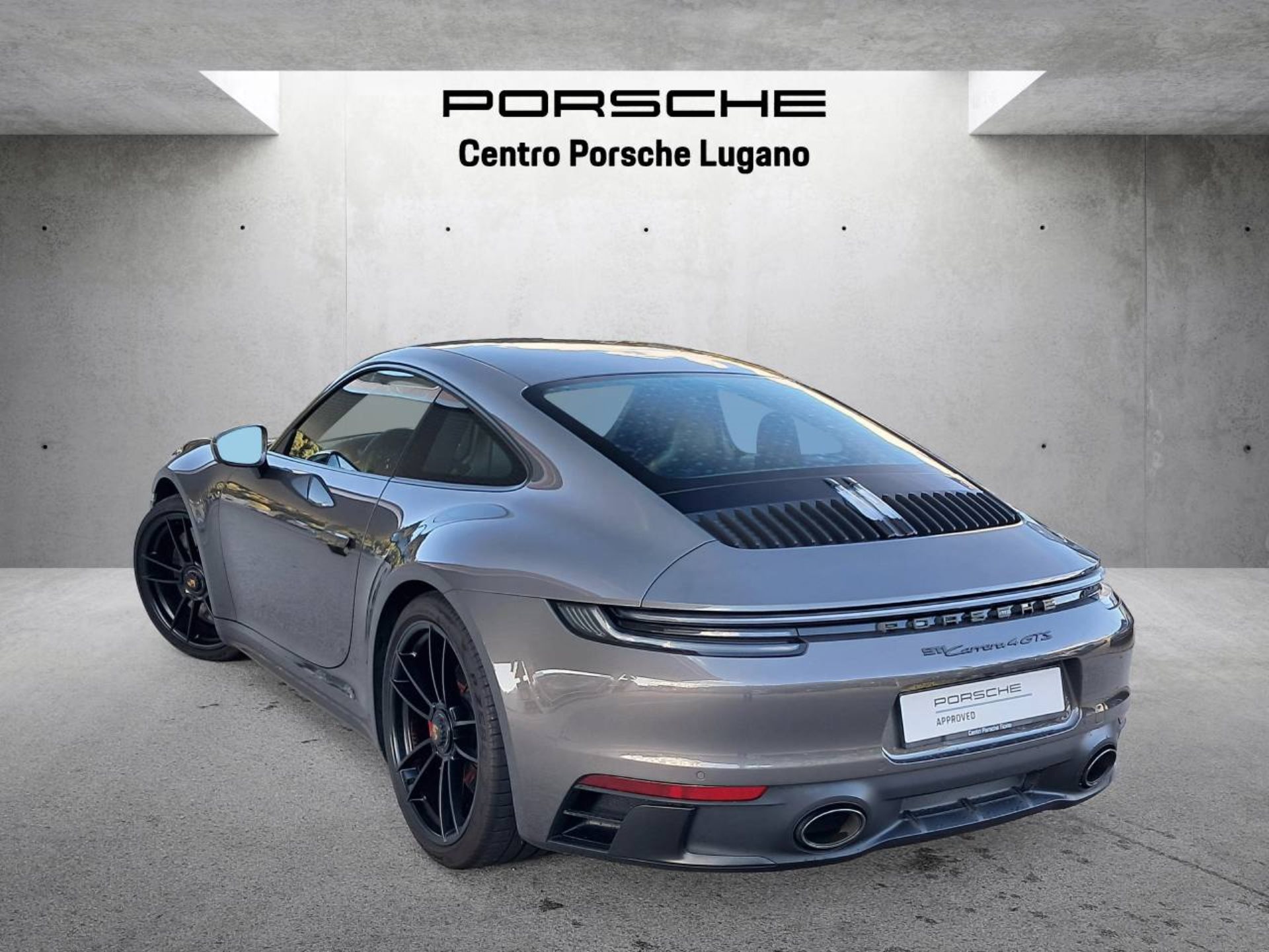 PORSCHE 911 Carrera 4 GTS-image-2