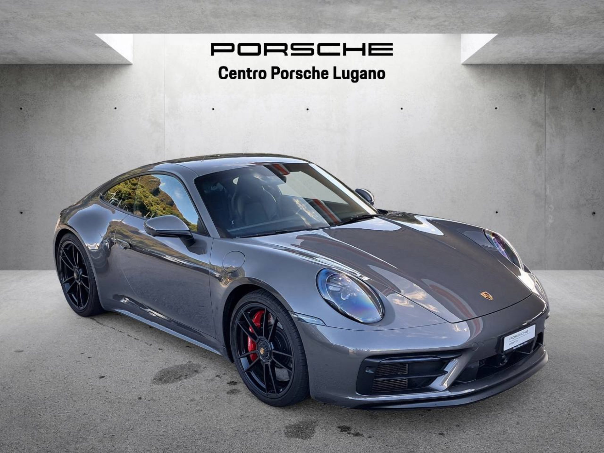 PORSCHE 911 Carrera 4 GTS-image-5