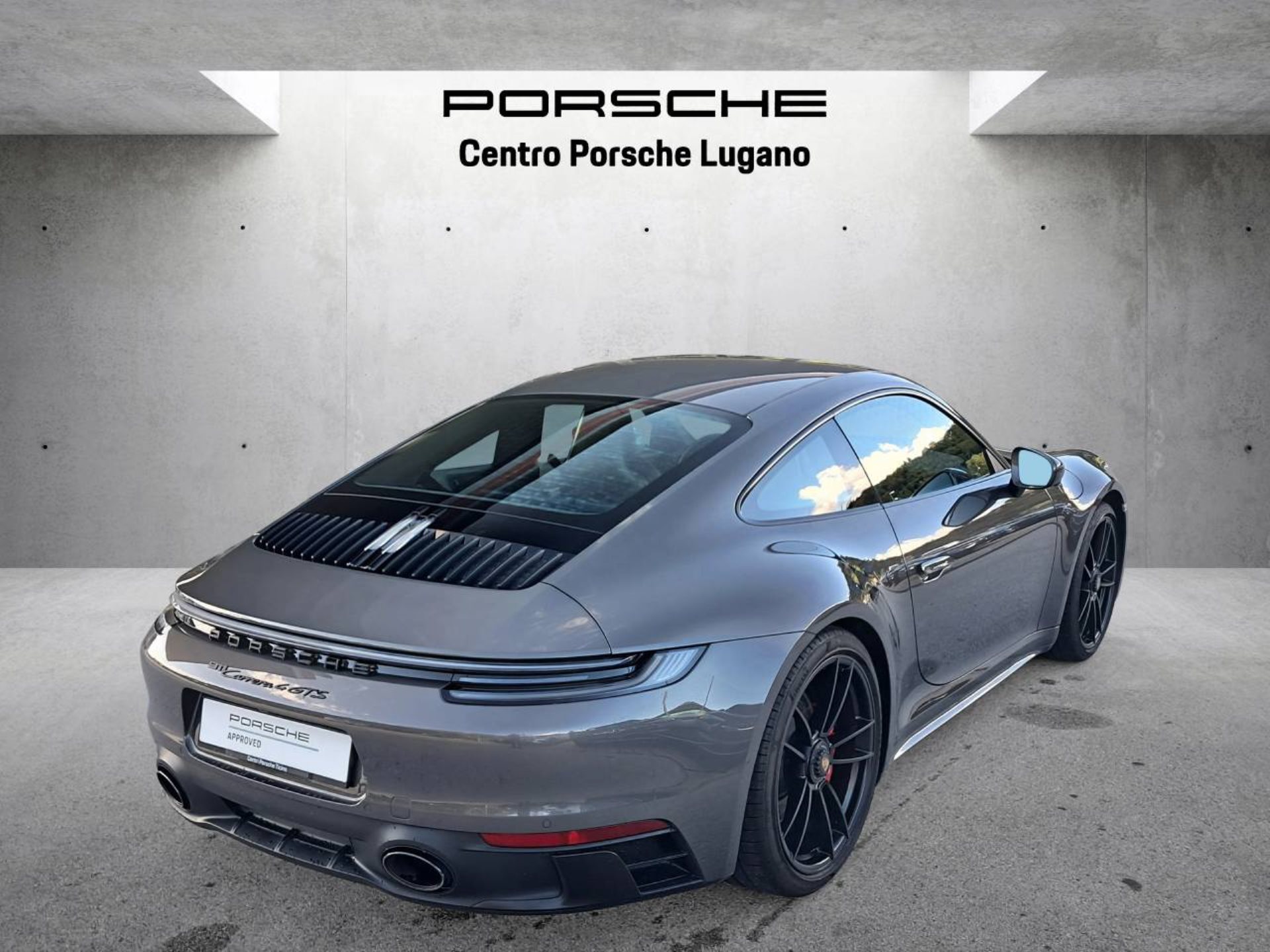 PORSCHE 911 Carrera 4 GTS-image-7